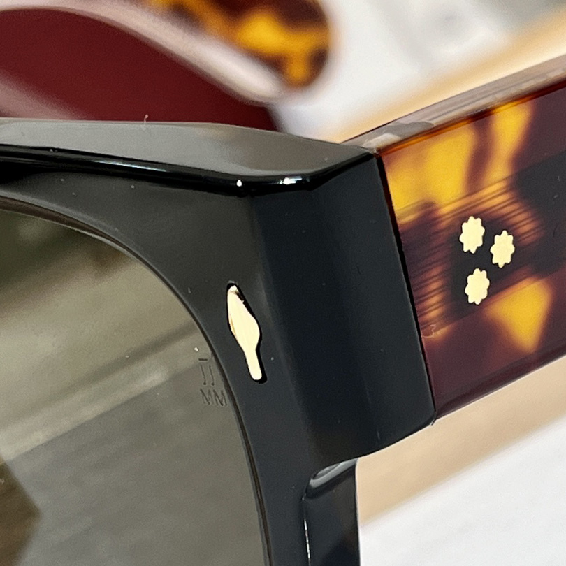 Jacquemus ENZO Sunglasses - DopestKickz