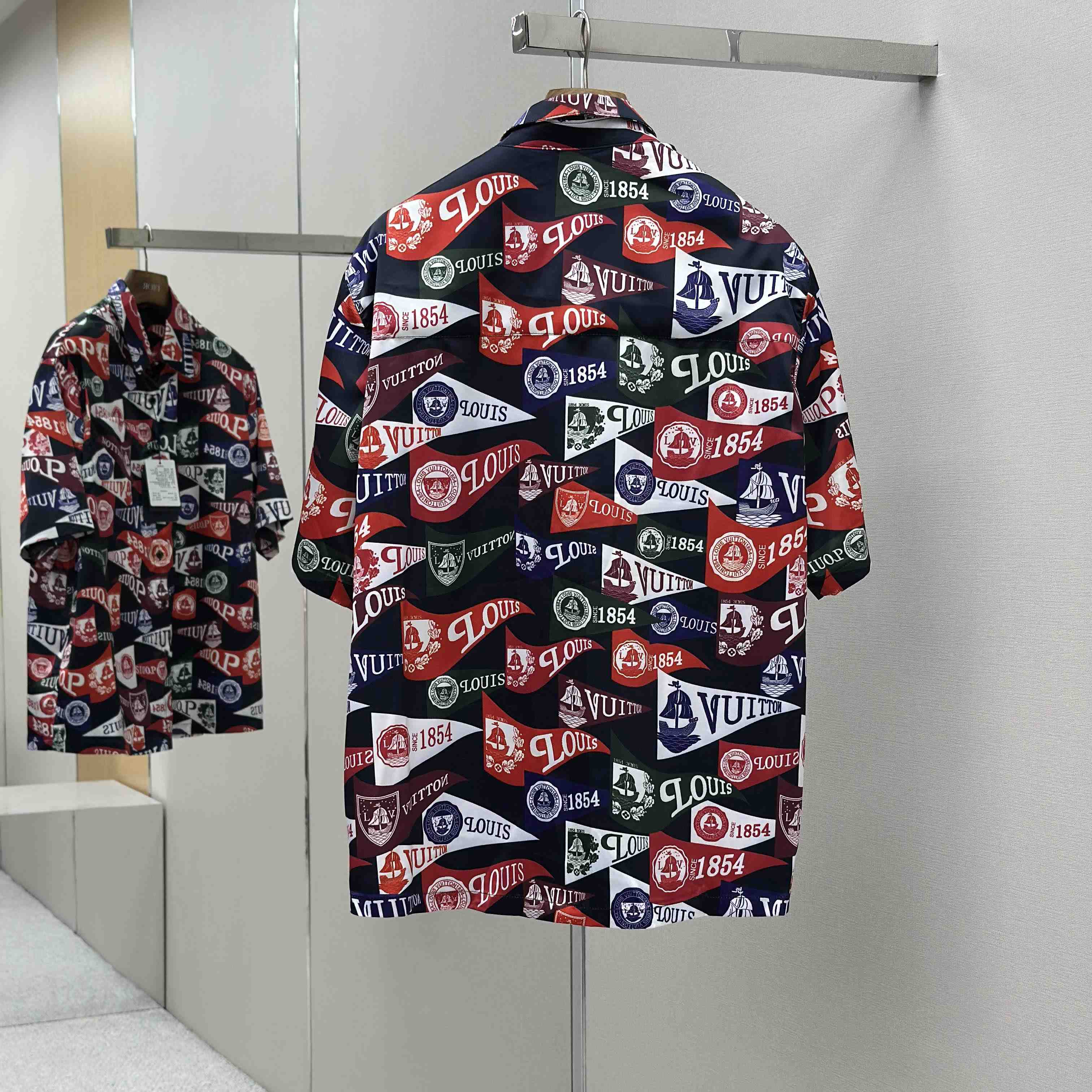 Louis Vuitton Printed Short-Sleeved Silk-Blend Shirt   1AIKBH - DopestKickz