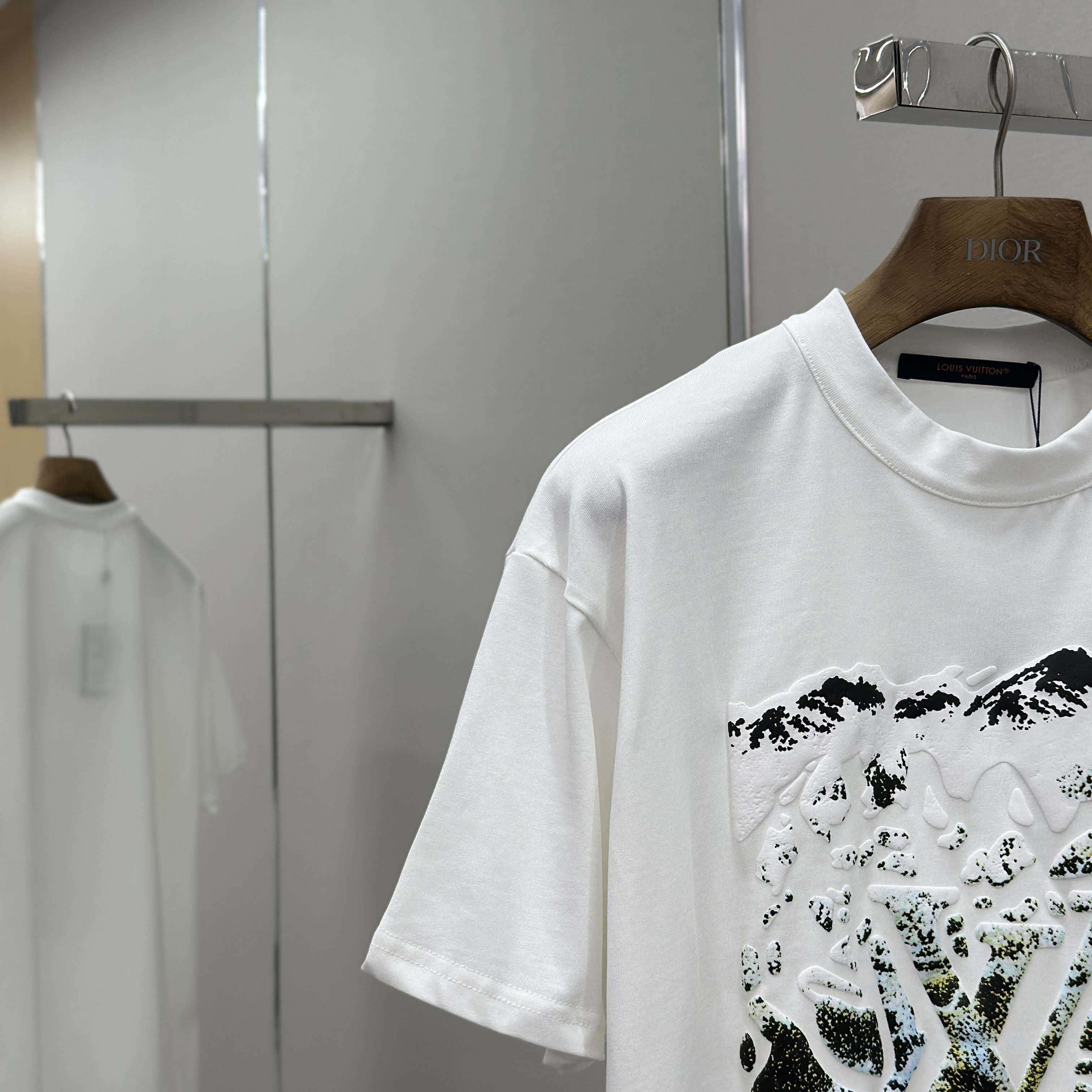 Louis Vuitton Monogram Short-Sleeved Crewneck   1AIJZT - DopestKickz