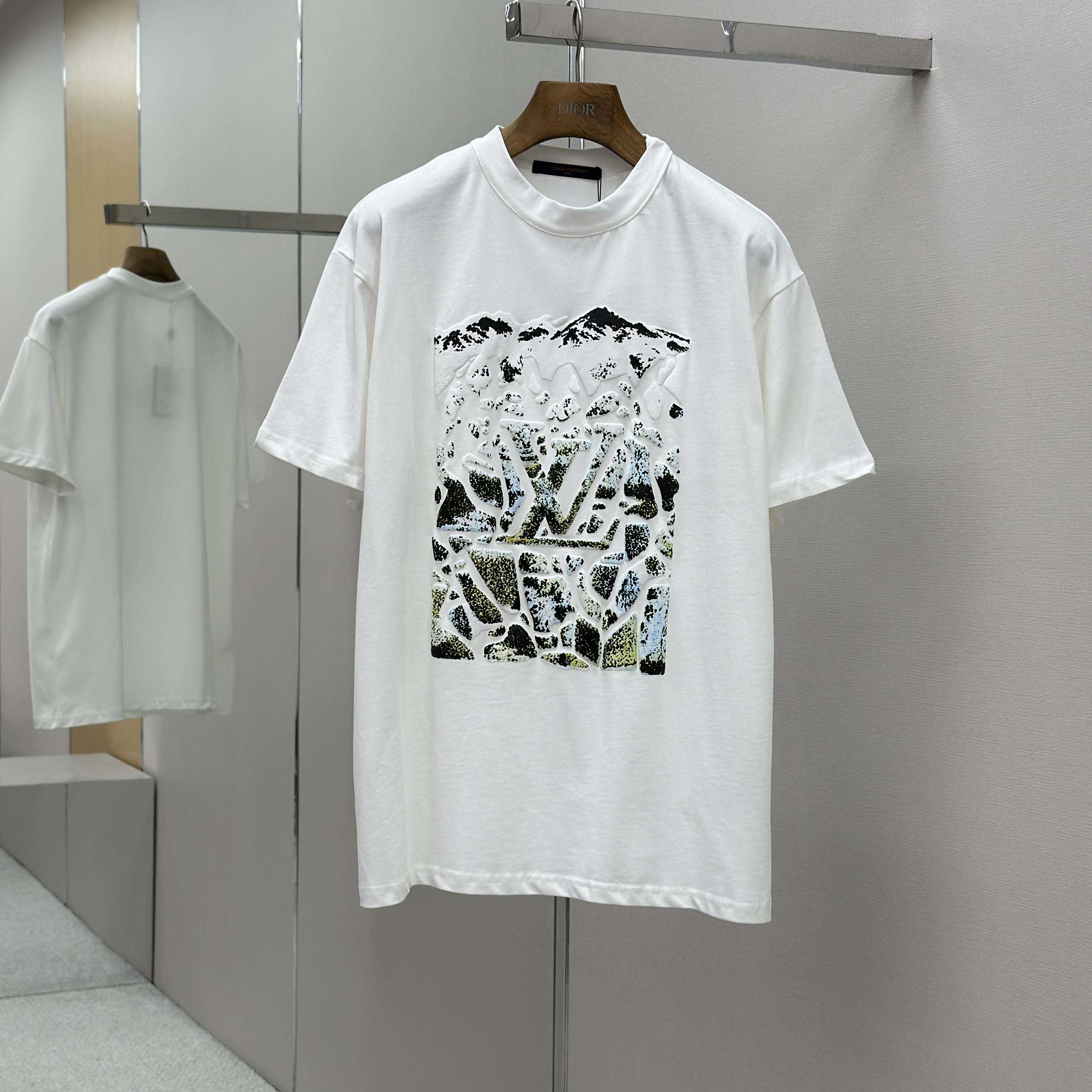 Louis Vuitton Monogram Short-Sleeved Crewneck   1AIJZT - DopestKickz