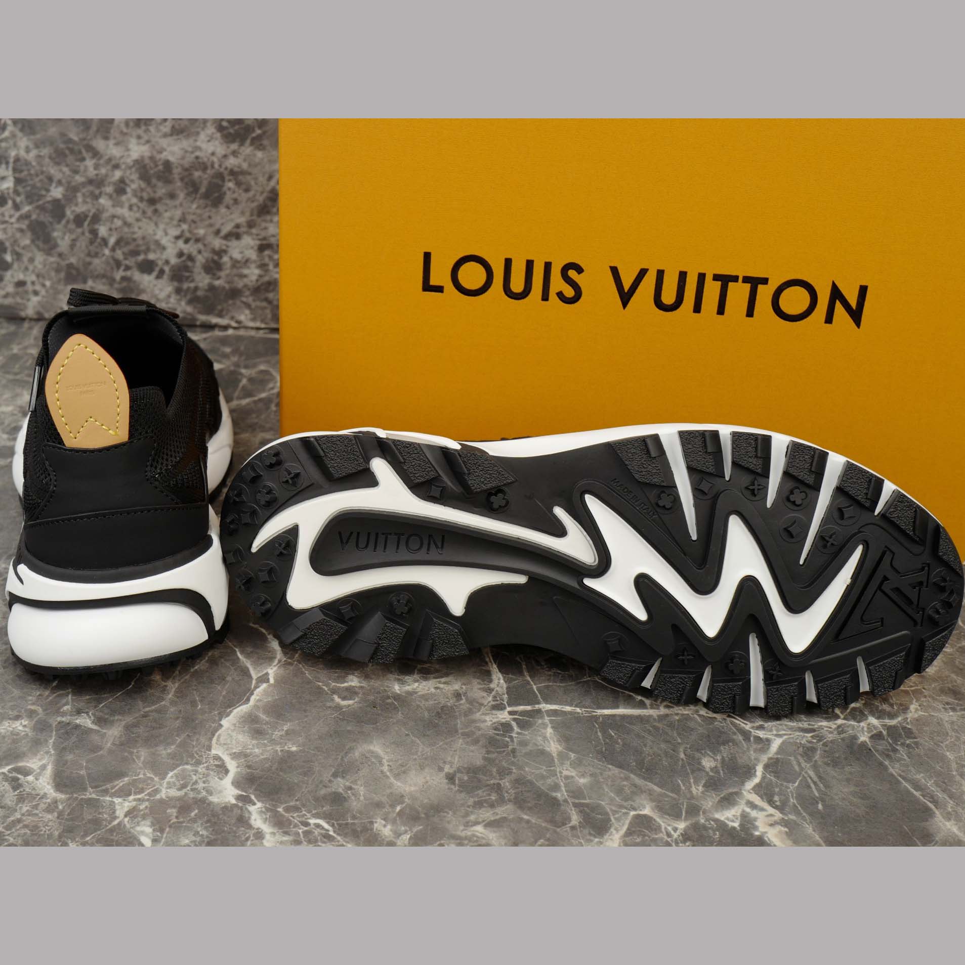 Louis Vuitton LV Runner Tatic Sneaker   1AILIU - DopestKickz