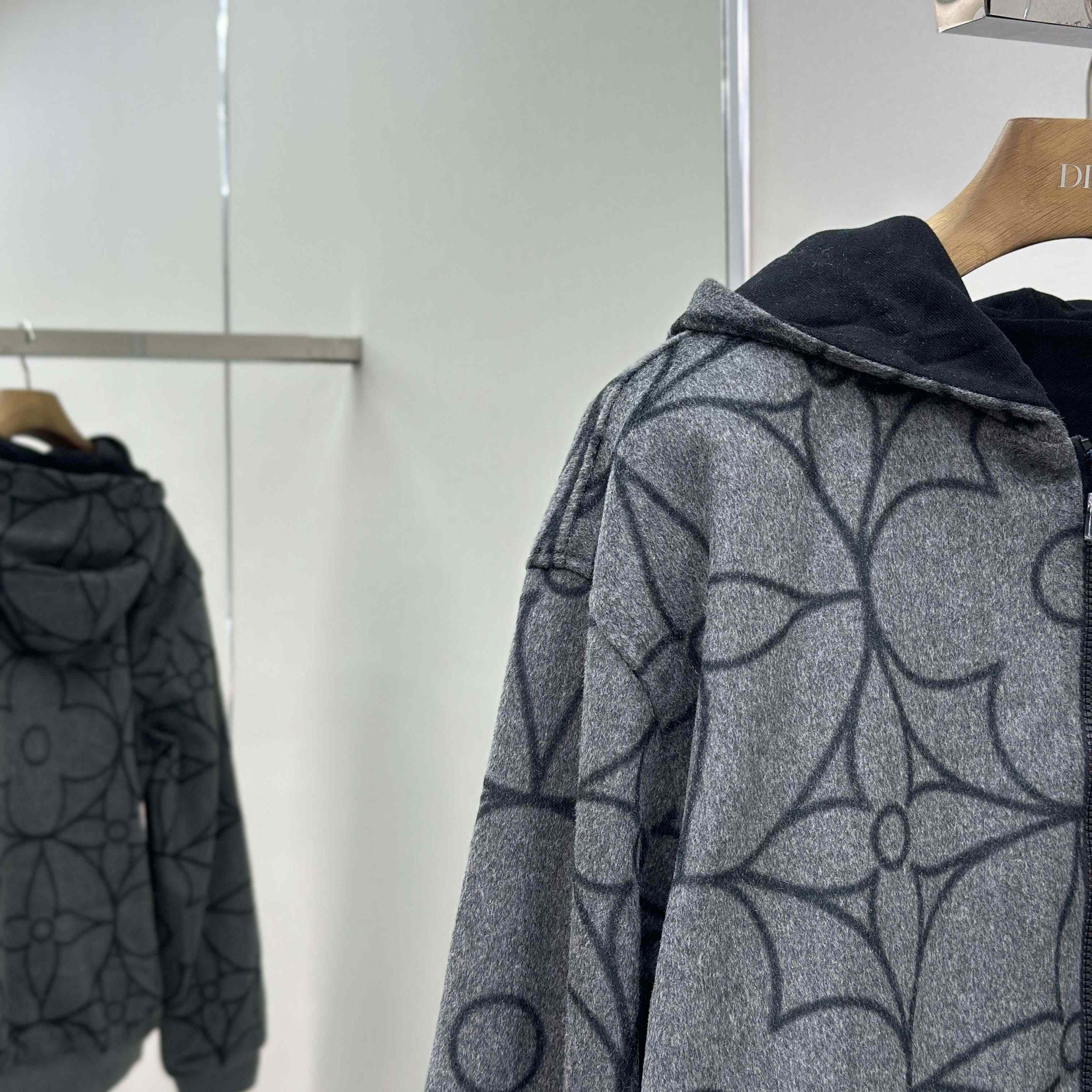 Louis Vuitton Reversible Double Face Hooded Blouson    1AGHXW - DopestKickz