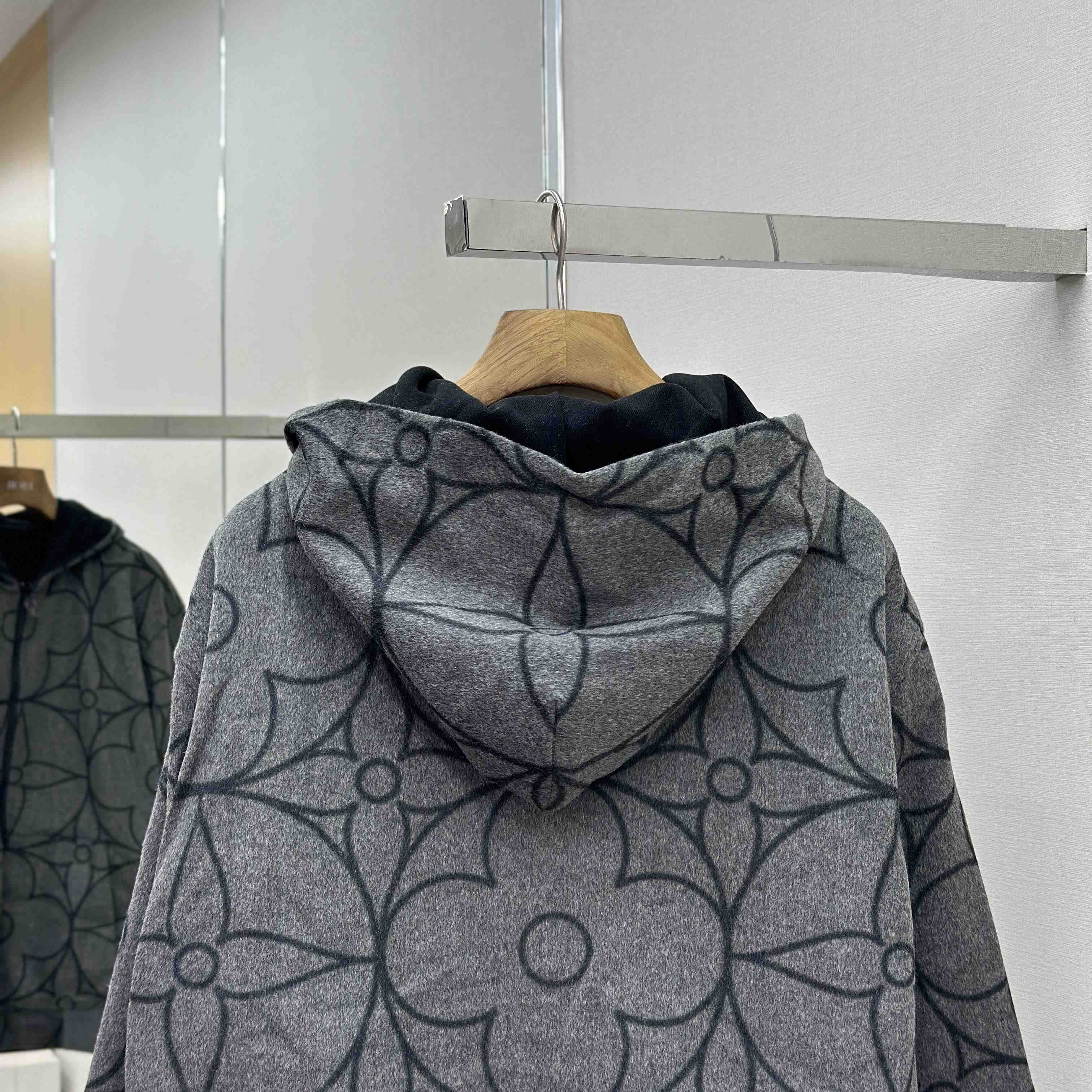 Louis Vuitton Reversible Double Face Hooded Blouson    1AGHXW - DopestKickz