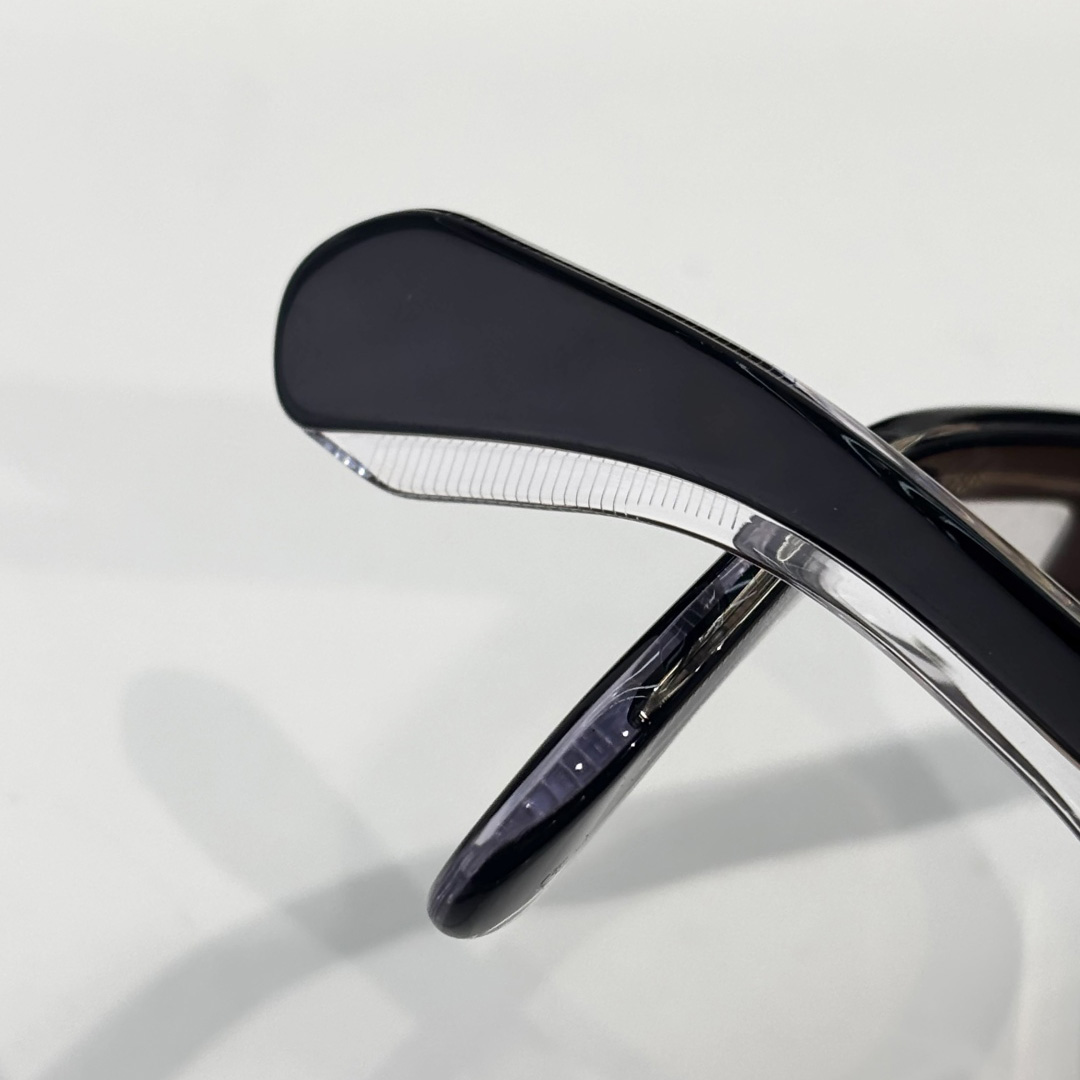 Jacquemus ENZO Sunglasses - DopestKickz