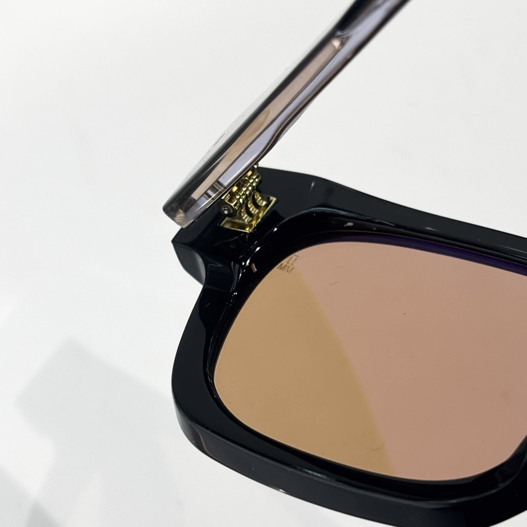 Jacquemus ENZO Sunglasses - DopestKickz