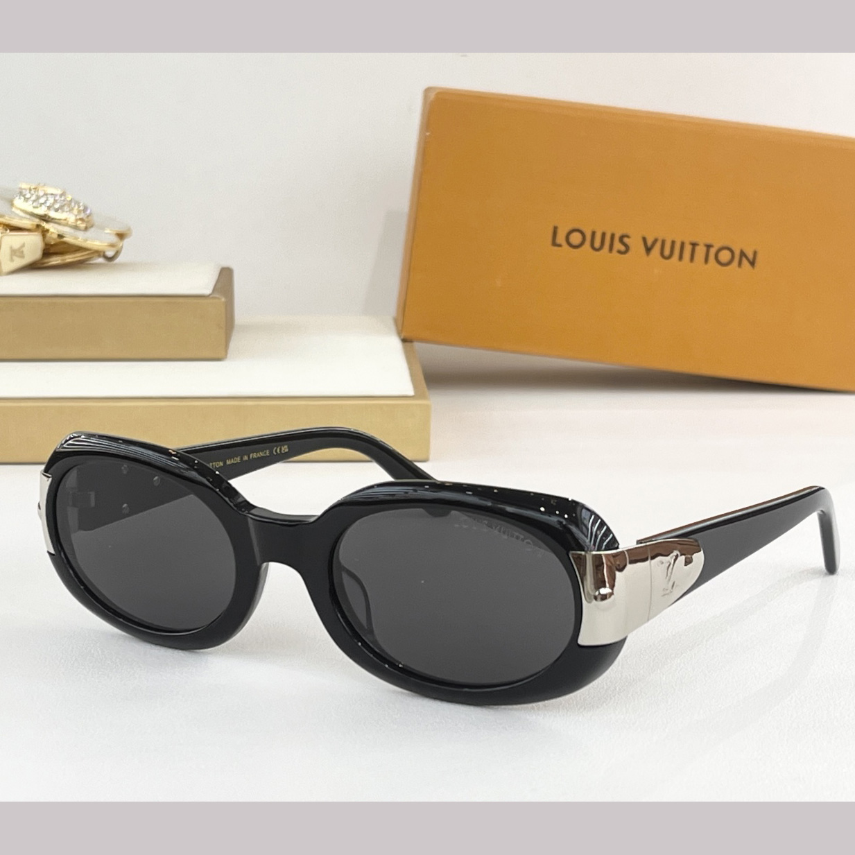 Louis Vuitton LV Hinge Sunglasses   Z2600U - DopestKickz