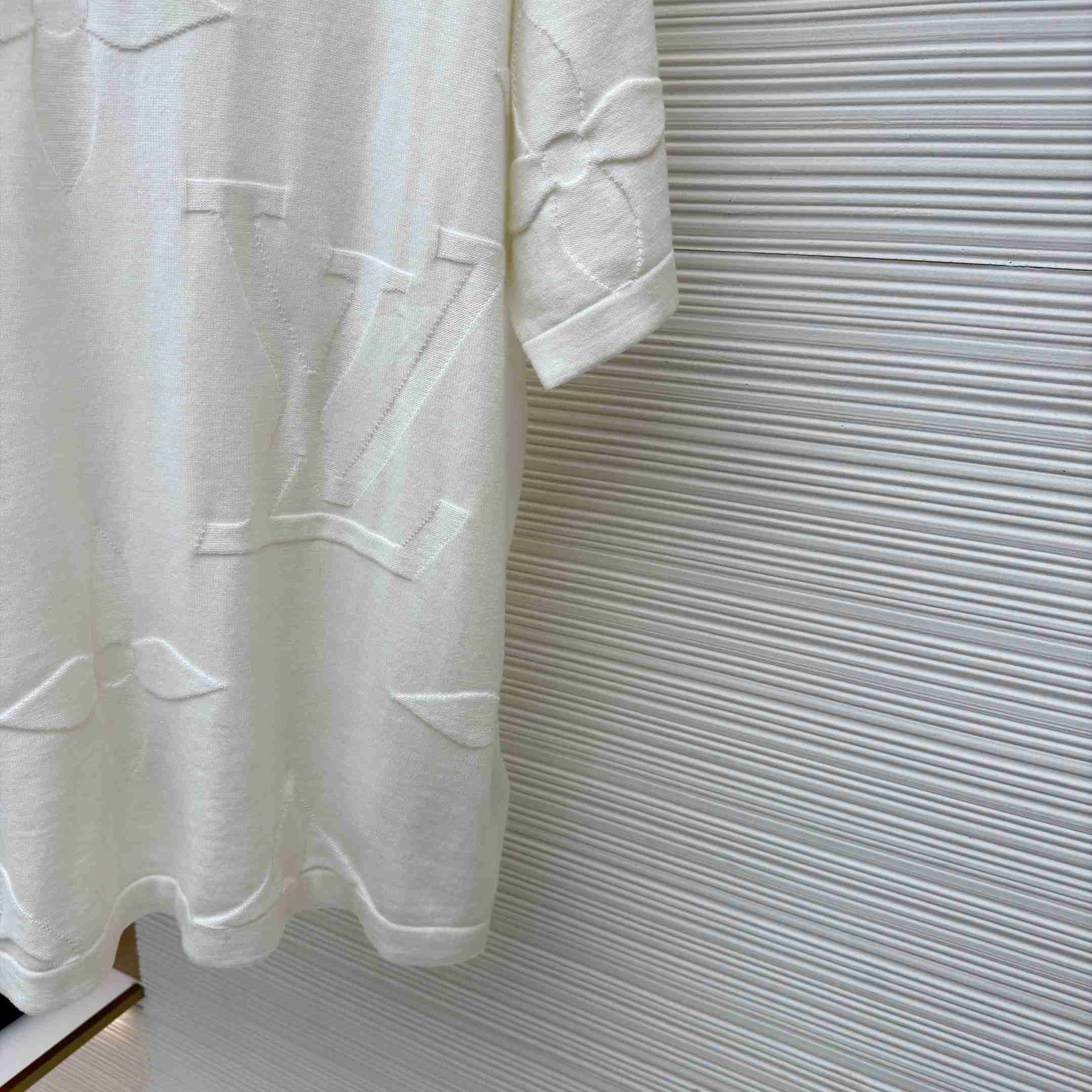 Louis Vuitton Monogram Short-Sleeved Cotton Crewneck   1AIWFR - DopestKickz