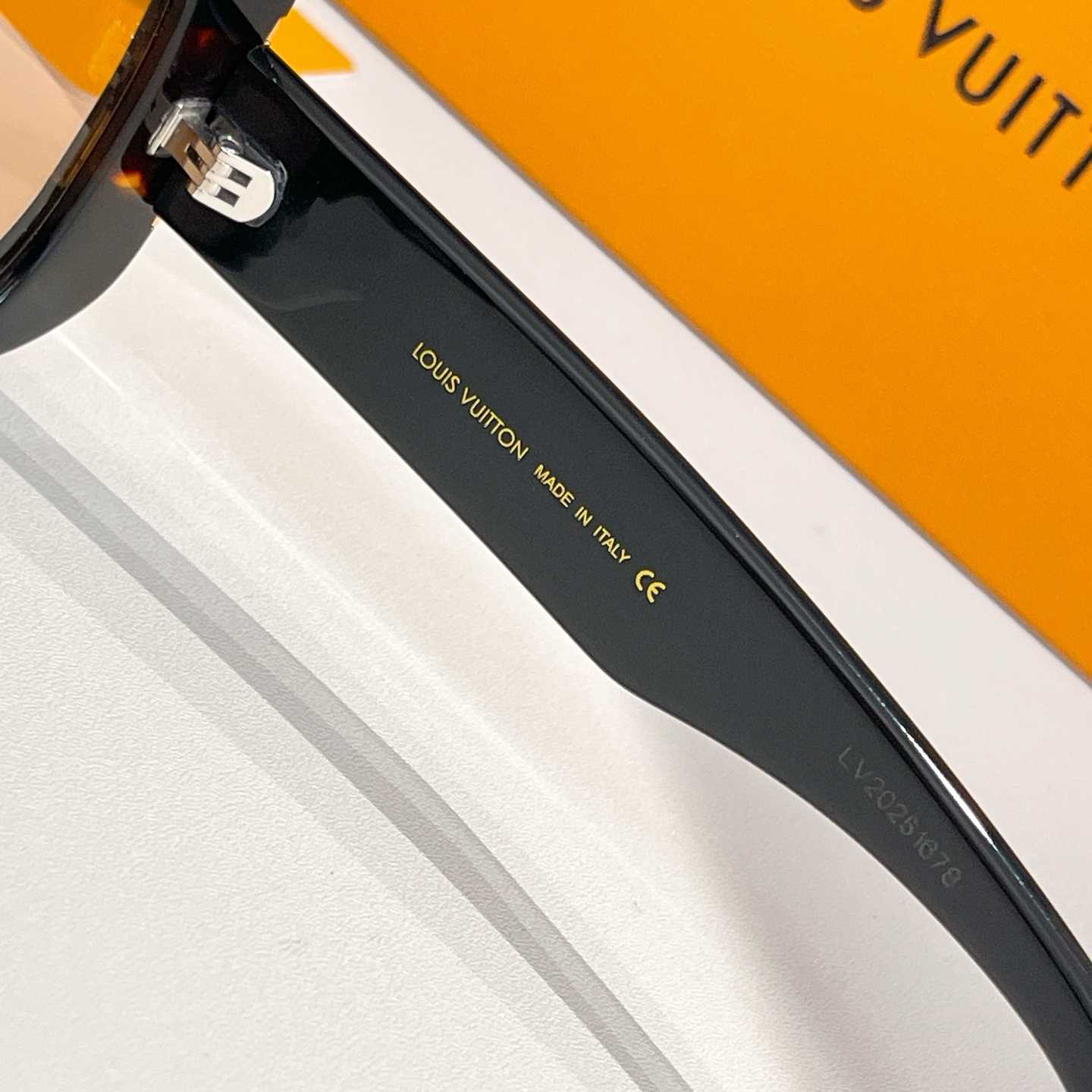 Louis Vuitton LV Estate Butterfly Sunglasses   Z2968W - DopestKickz