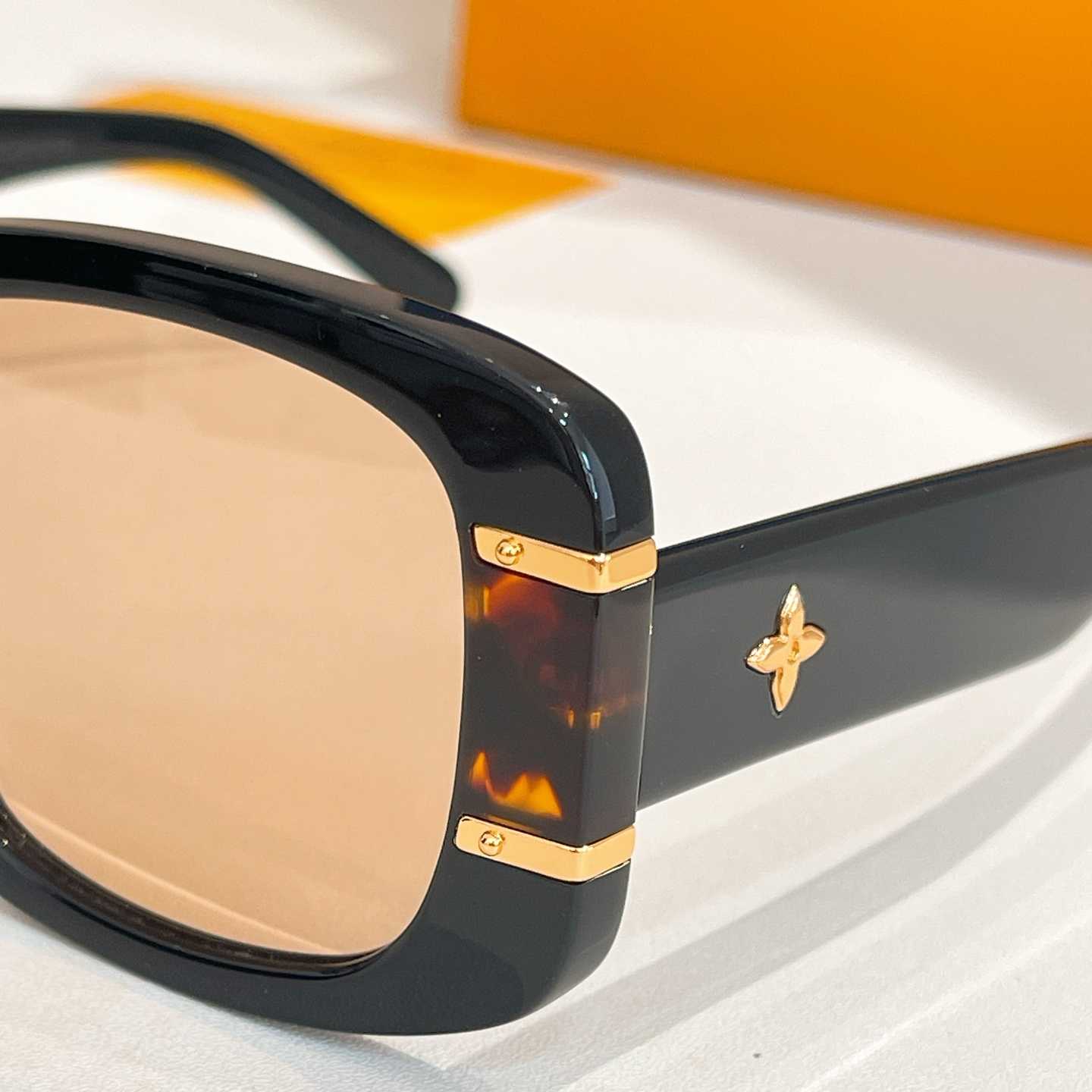 Louis Vuitton LV Estate Butterfly Sunglasses   Z2968W - DopestKickz