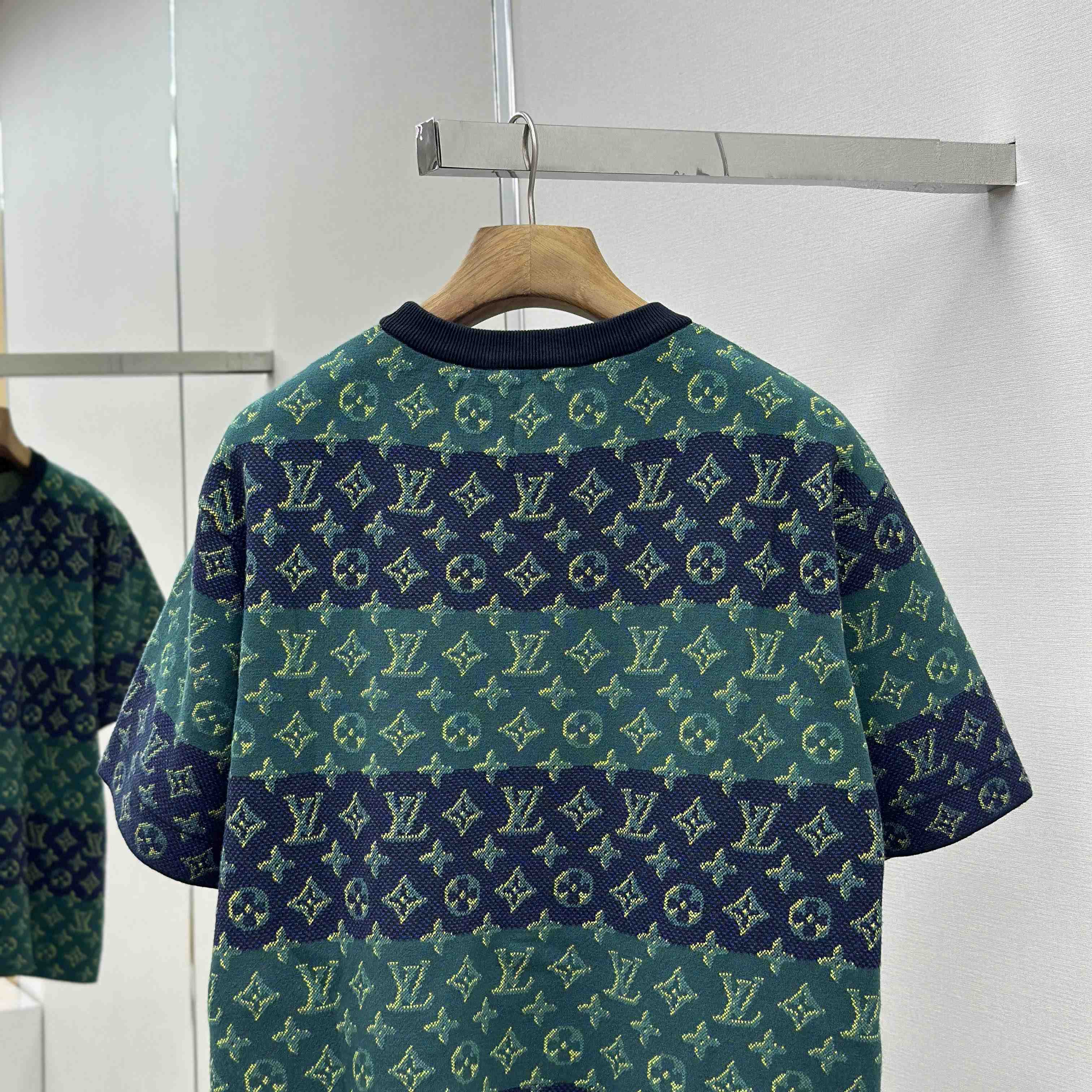 Louis Vuitton Monogram Short-Sleeved Crewneck   1AIJZT - DopestKickz