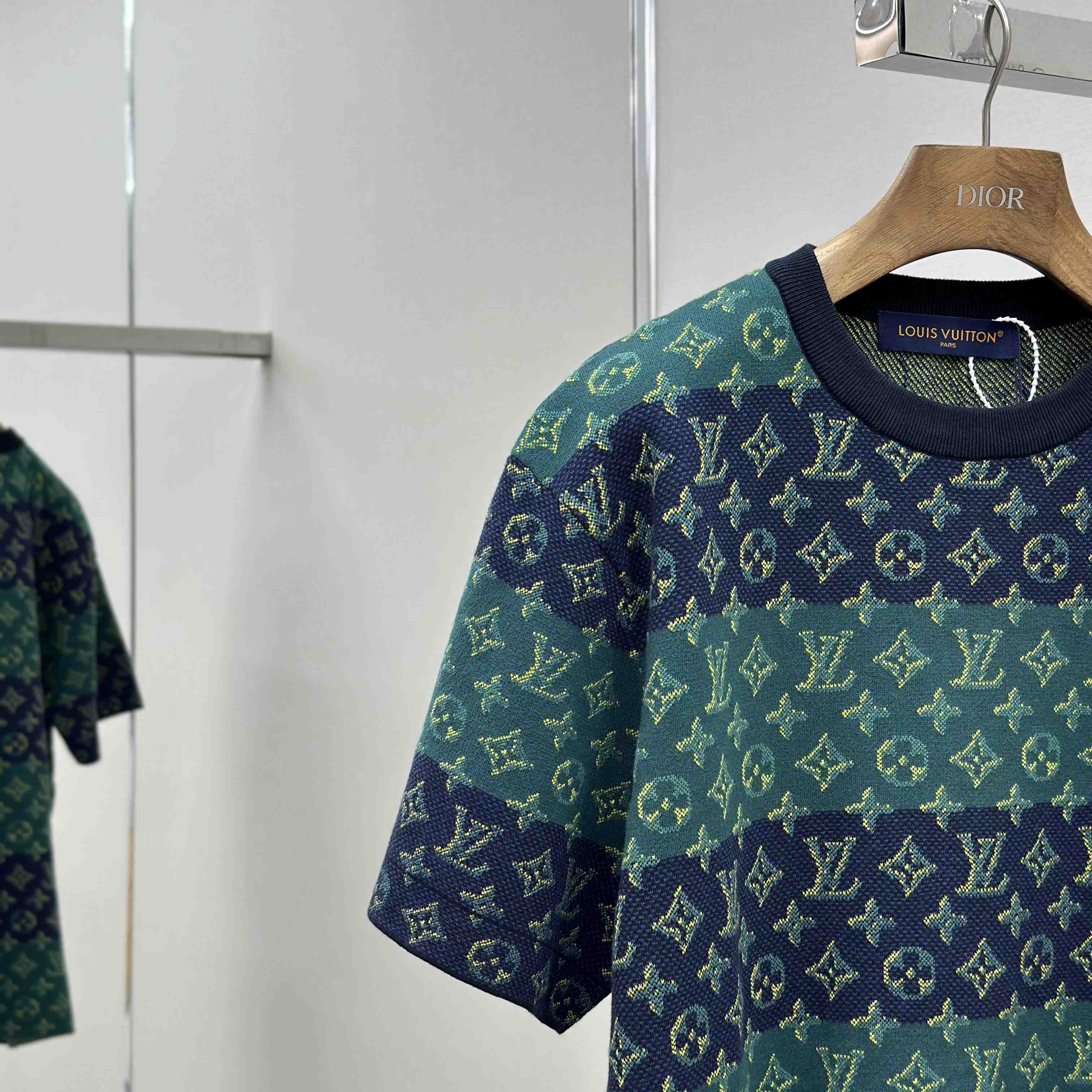 Louis Vuitton Monogram Short-Sleeved Crewneck   1AIJZT - DopestKickz