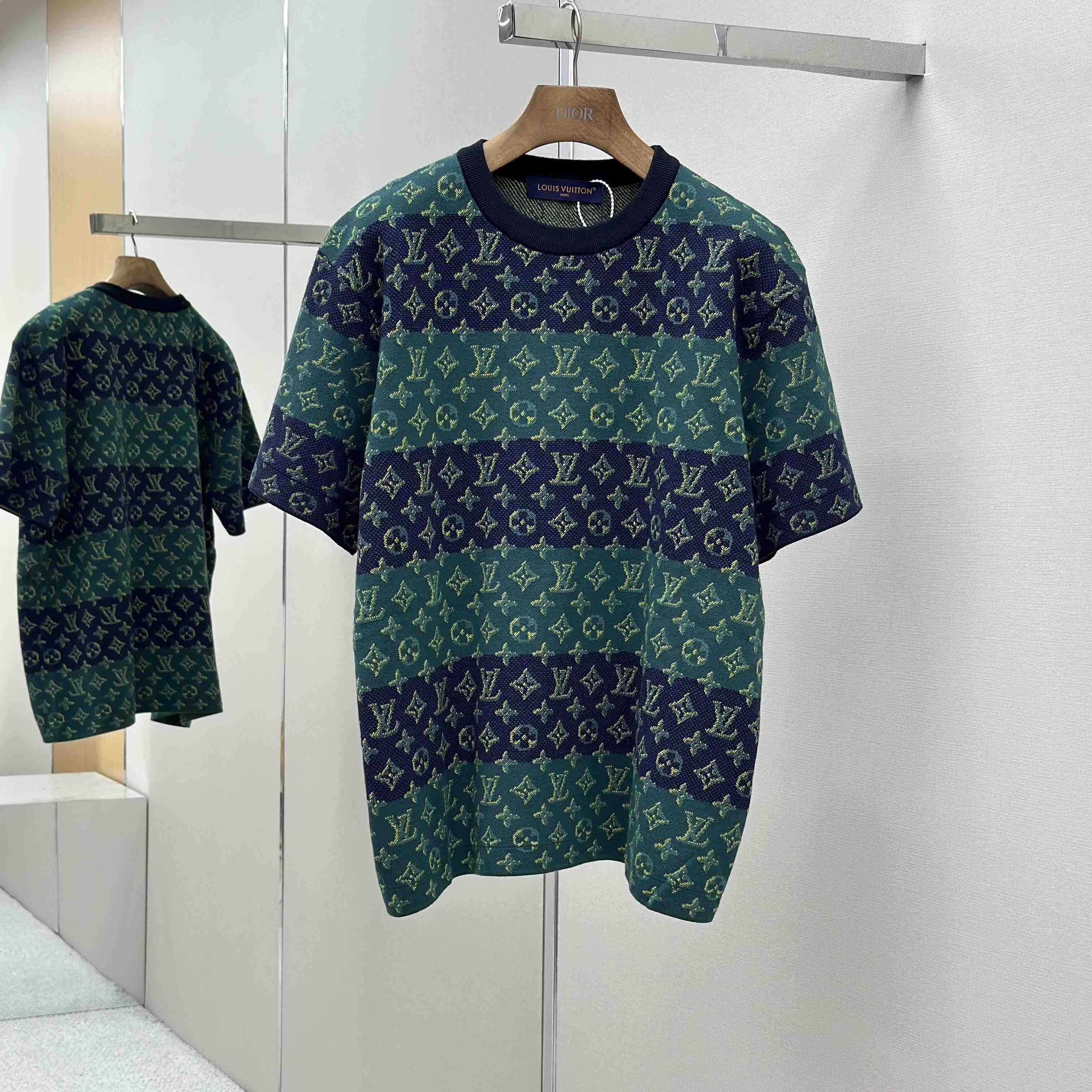 Louis Vuitton Monogram Short-Sleeved Crewneck   1AIJZT - DopestKickz