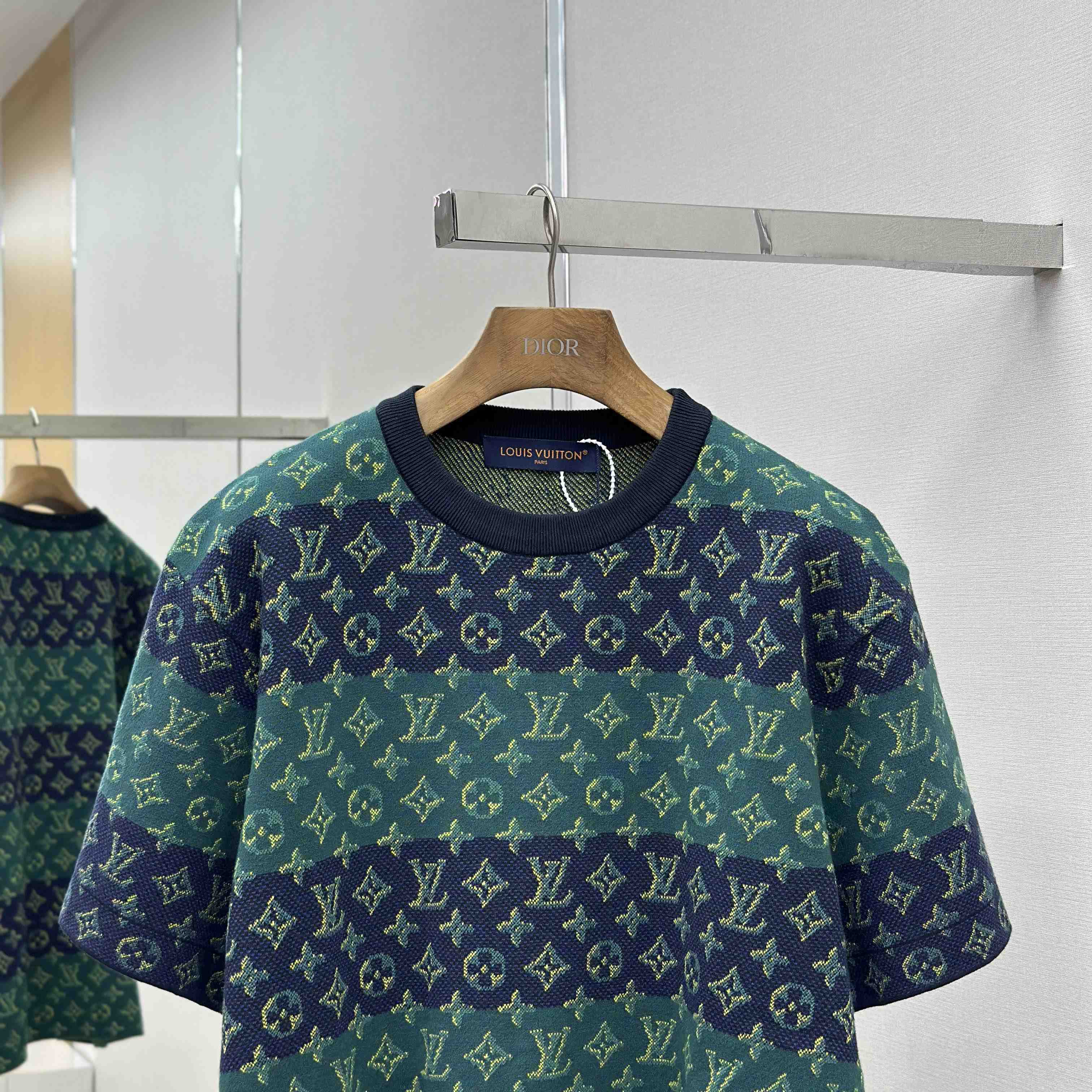 Louis Vuitton Monogram Short-Sleeved Crewneck   1AIJZT - DopestKickz