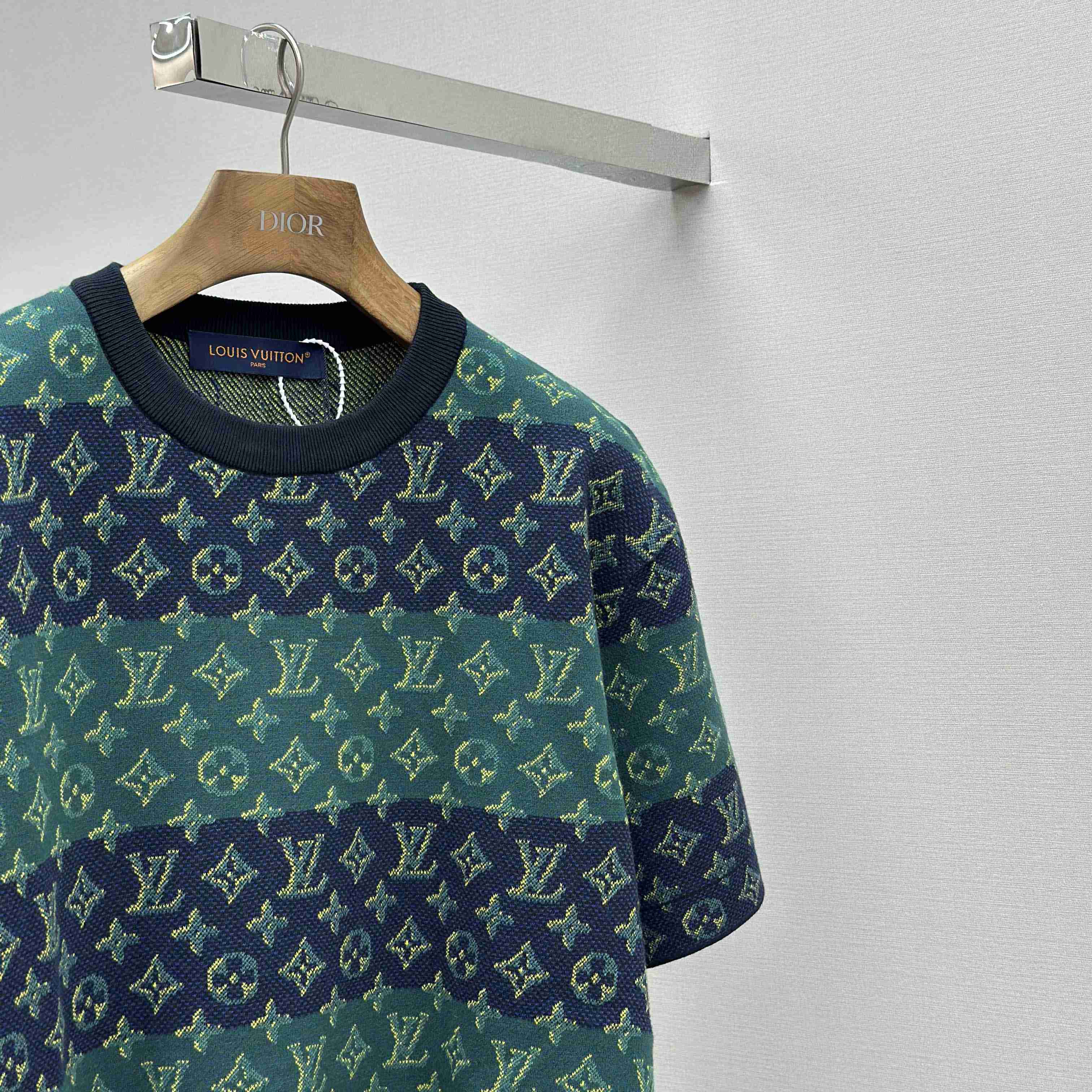Louis Vuitton Monogram Short-Sleeved Crewneck   1AIJZT - DopestKickz