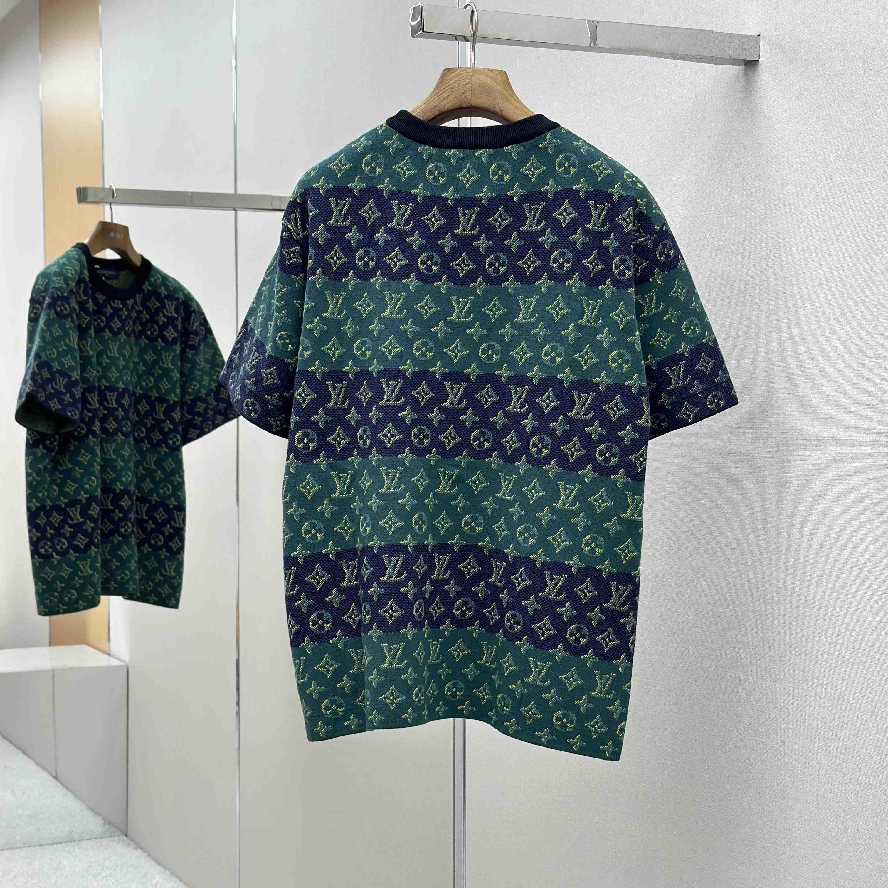 Louis Vuitton Monogram Short-Sleeved Crewneck   1AIJZT - DopestKickz