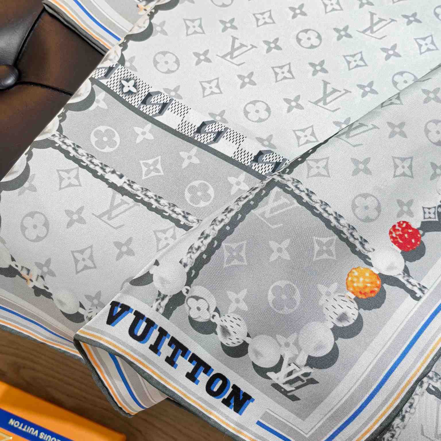 Louis Vuitton Dandy Monogram Silk Square   M94847 - DopestKickz