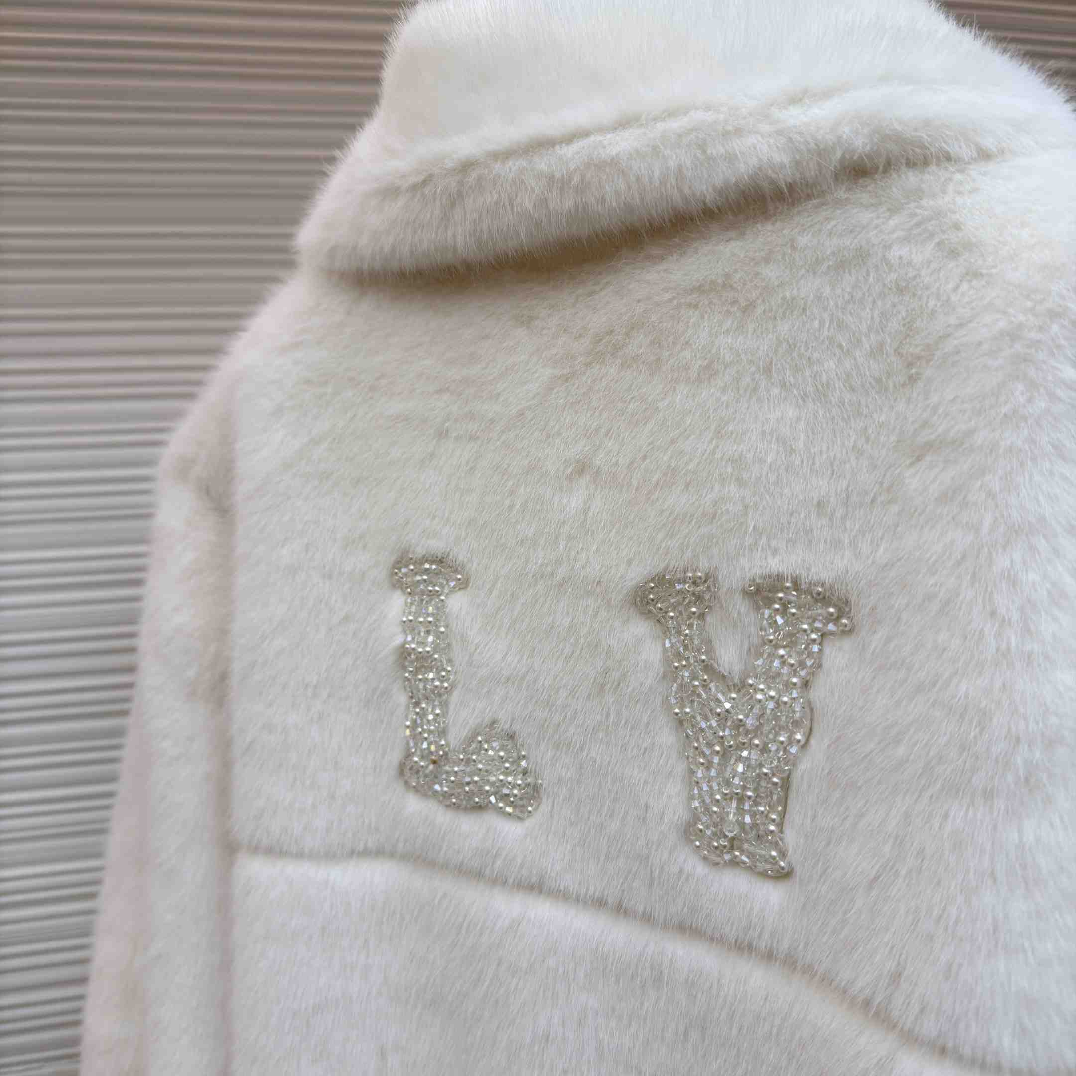 Louis Vuitton Mink Trucker Jacket   1AFXB6 - DopestKickz