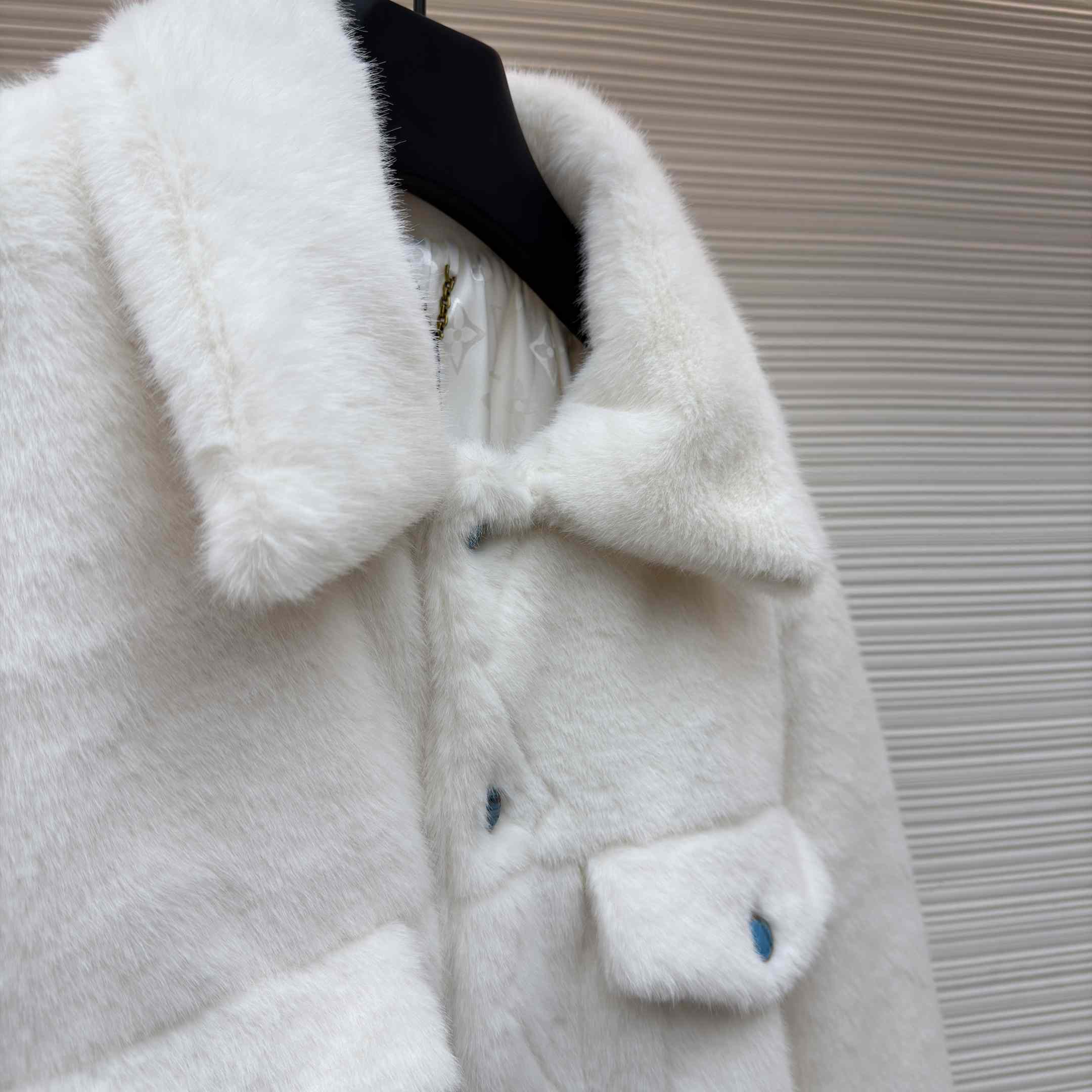 Louis Vuitton Mink Trucker Jacket   1AFXB6 - DopestKickz