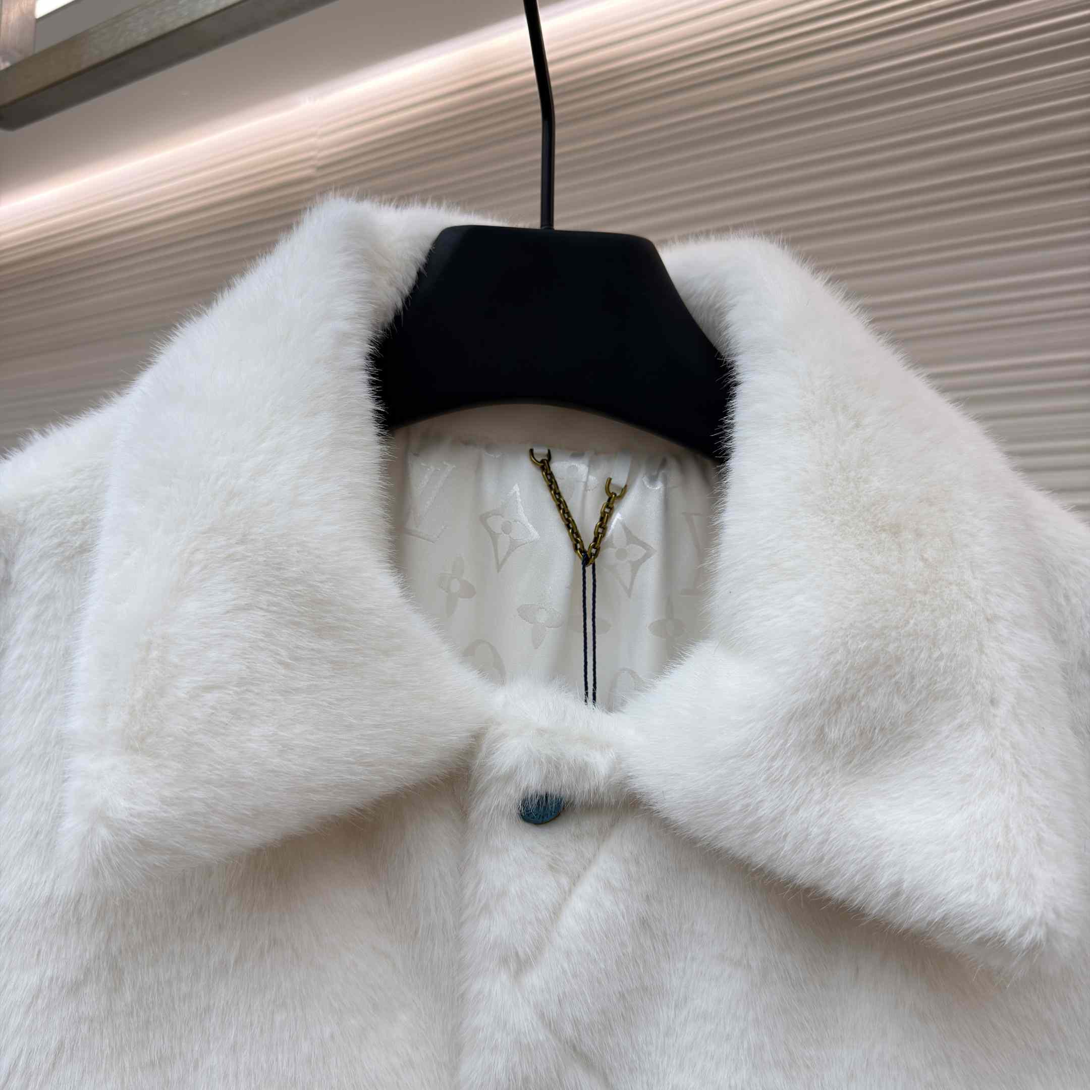 Louis Vuitton Mink Trucker Jacket   1AFXB6 - DopestKickz