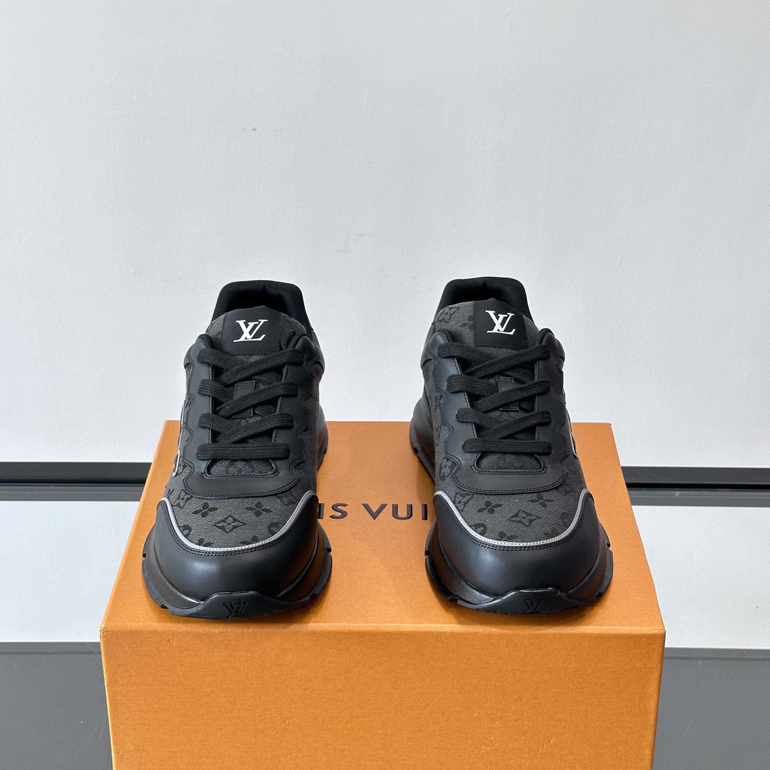 Louis Vuitton LV Classic Sneaker - DopestKickz