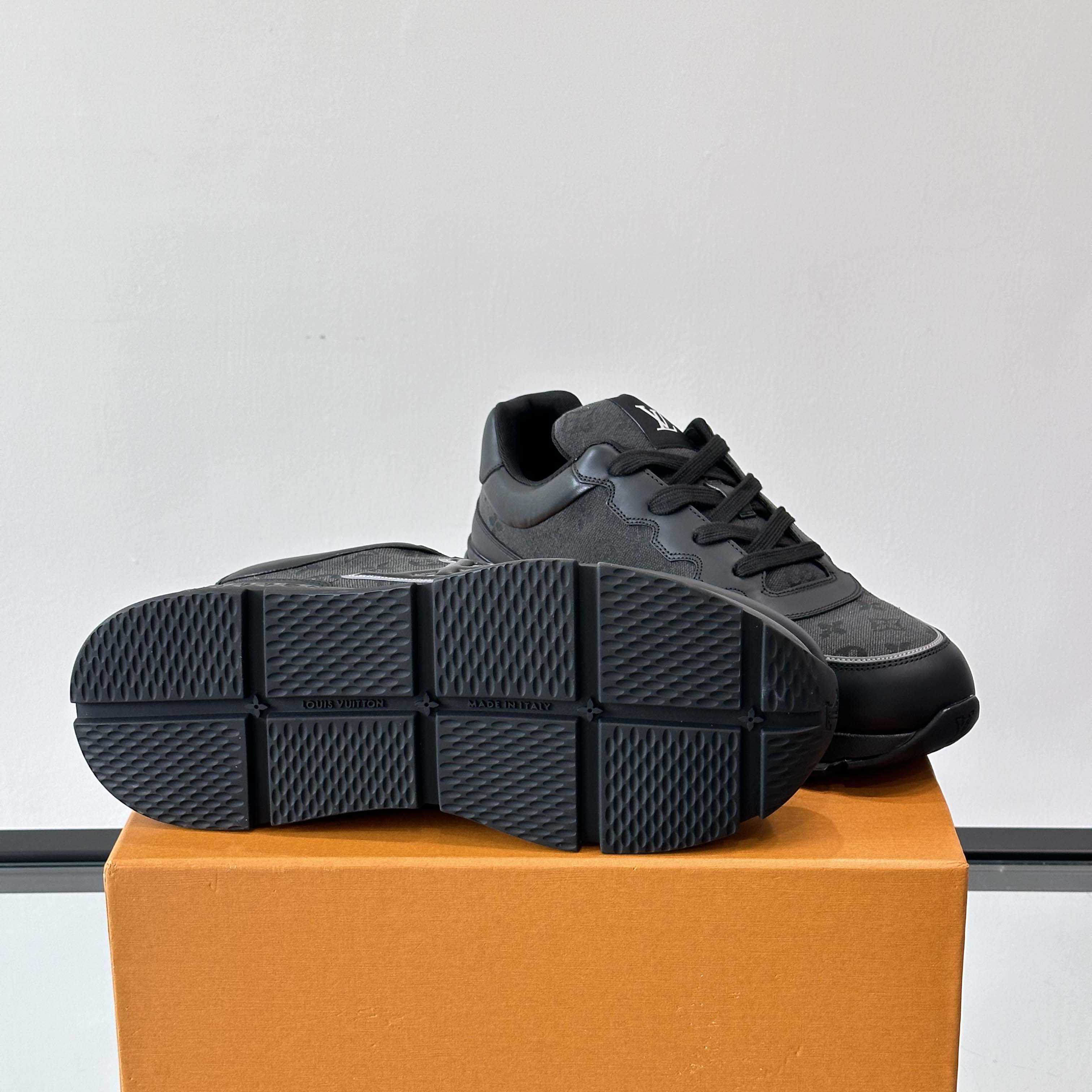 Louis Vuitton LV Classic Sneaker - DopestKickz