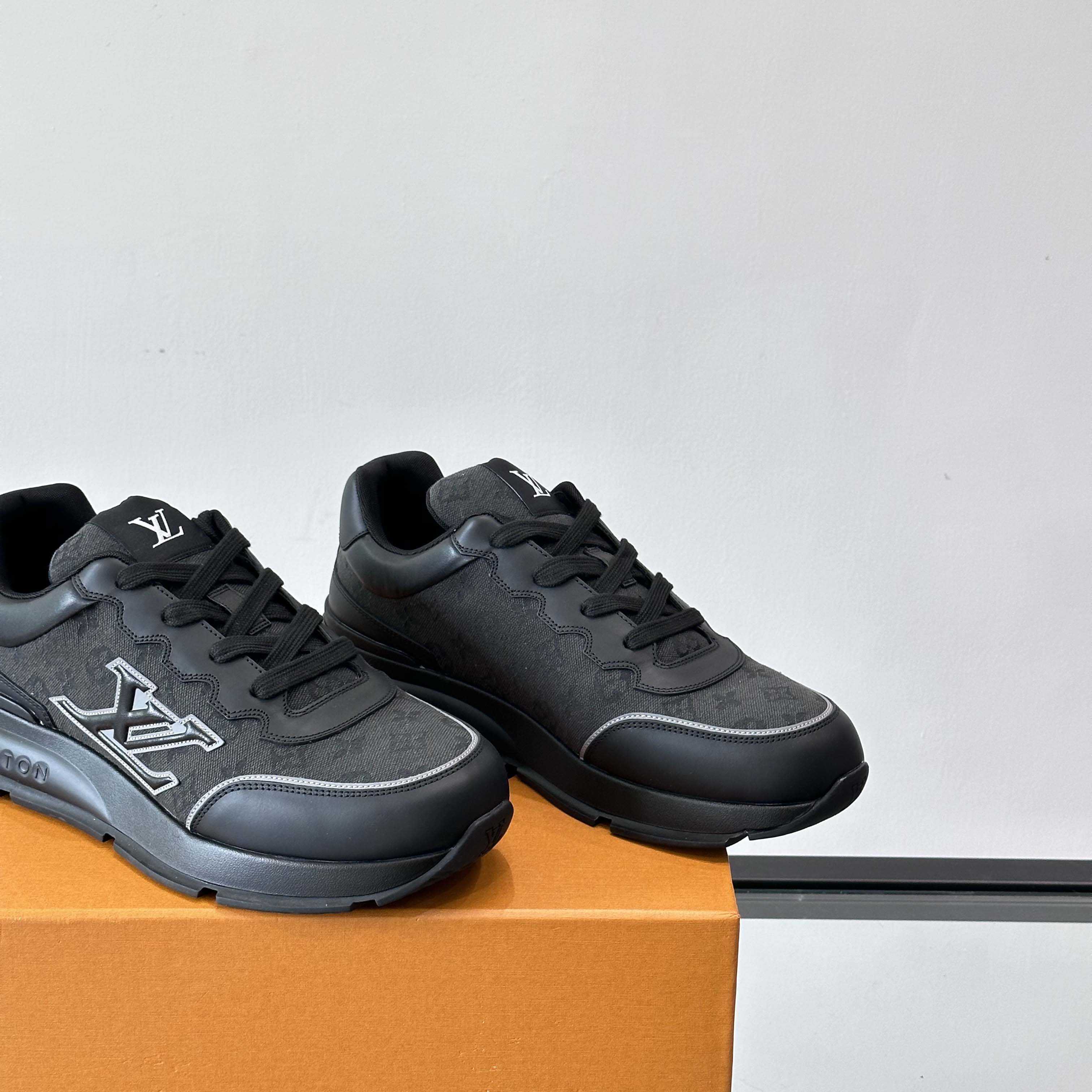 Louis Vuitton LV Classic Sneaker - DopestKickz