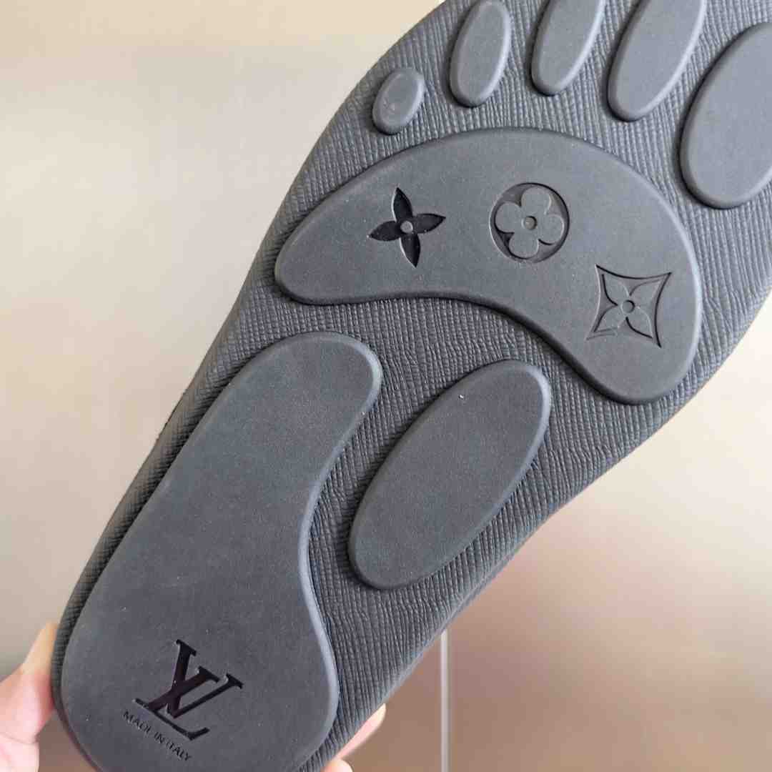 Louis Vuitton LV Yeti Slip On   1AIJCQ - DopestKickz