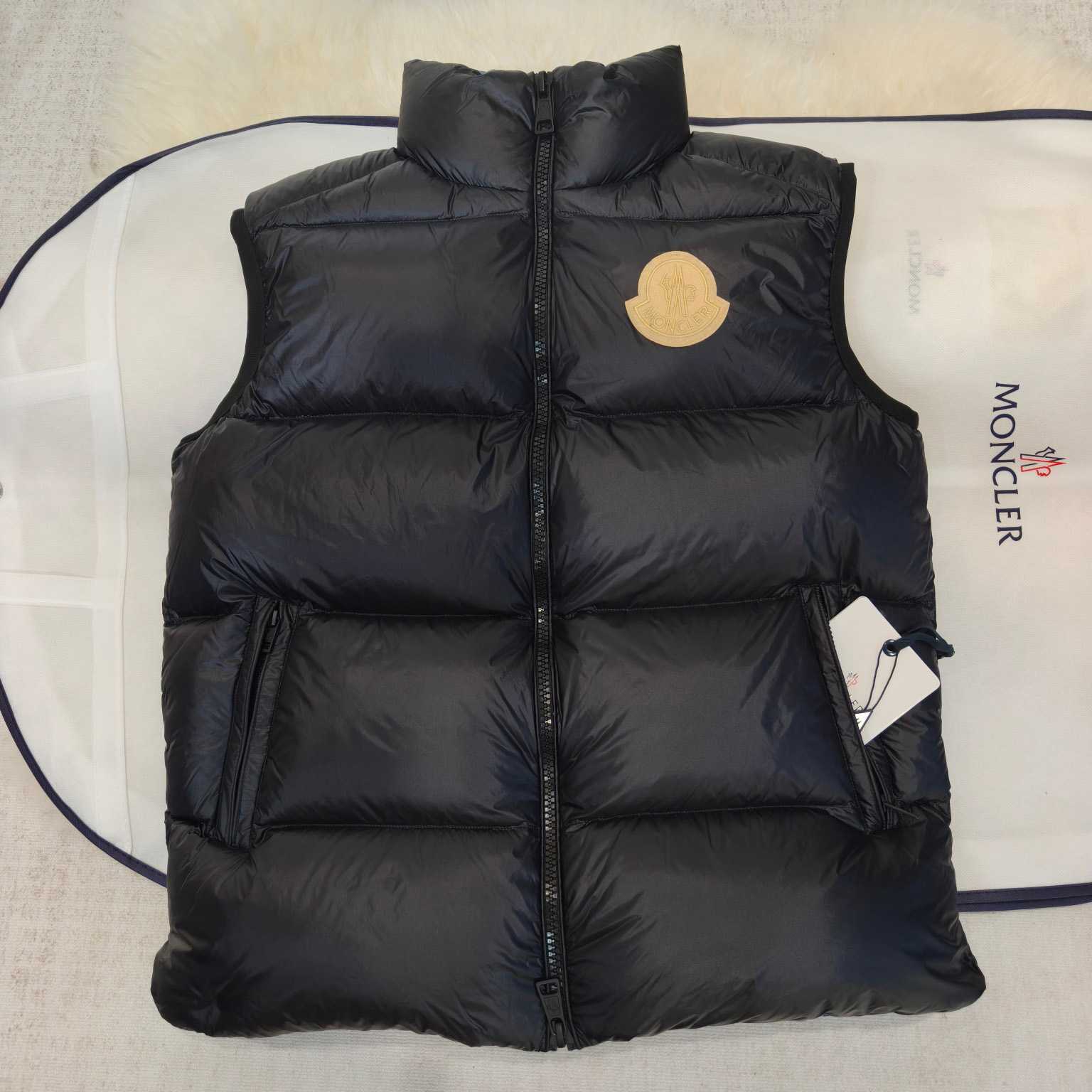 Moncler Sumido Gilet - DopestKickz