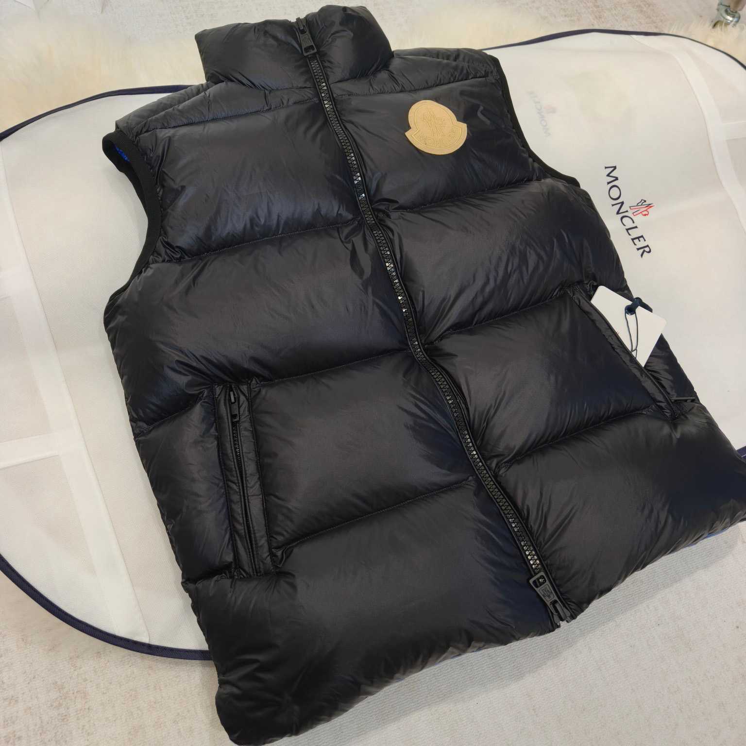 Moncler Sumido Gilet - DopestKickz