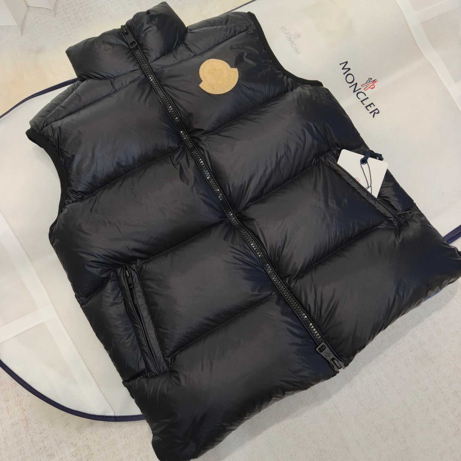Moncler Sumido Gilet - DopestKickz