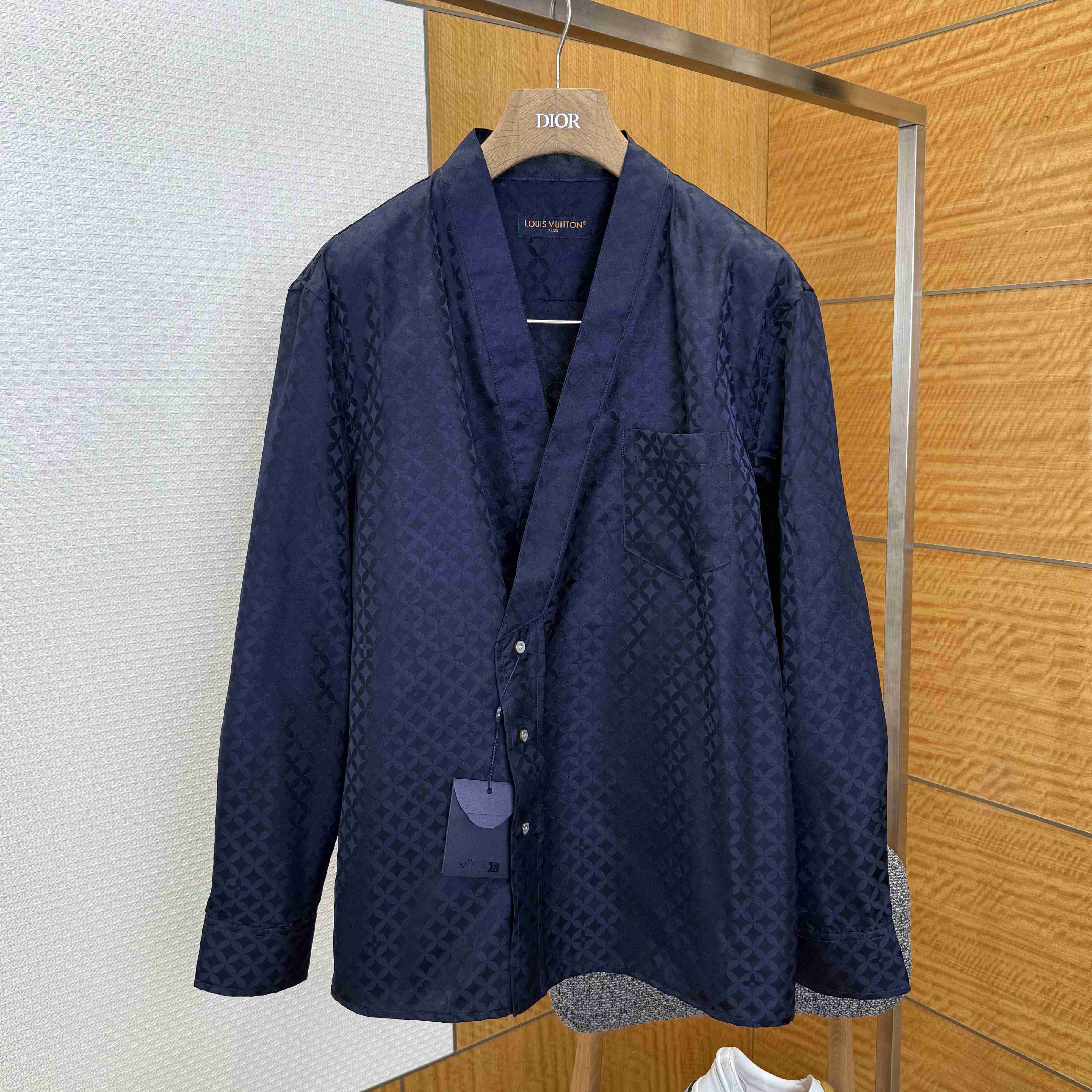 Louis Vuitton Graphic Jacquard Long-Sleeved Kimono Shirt   1AIMGI - DopestKickz
