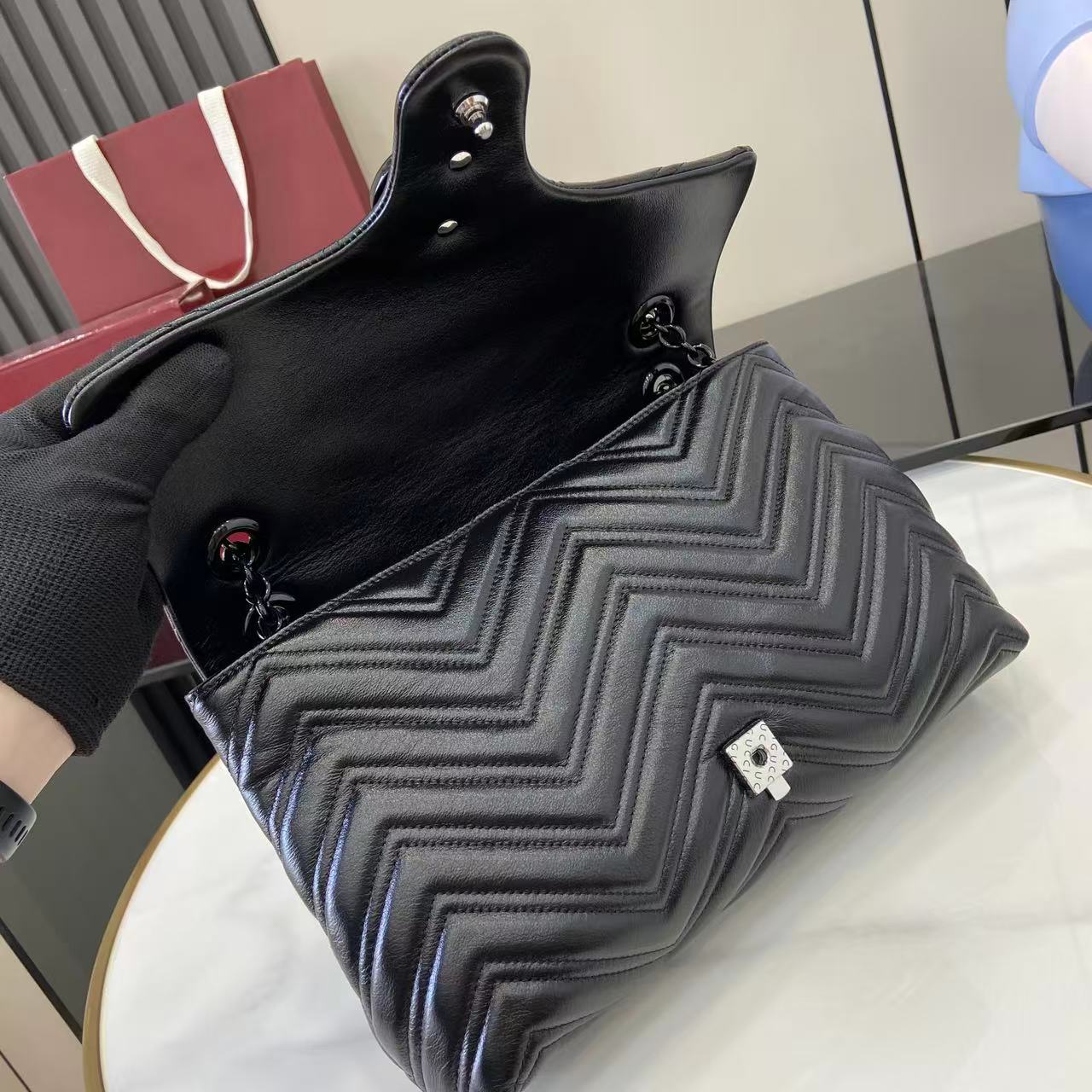 Gucci GG Marmont Medium Shoulder Bag - DopestKickz