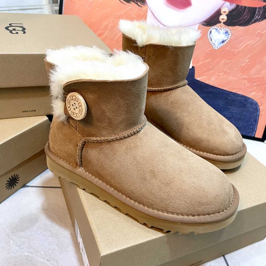 Ugg Boots - DopestKickz