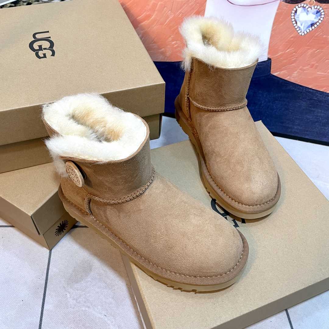 Ugg Boots - DopestKickz
