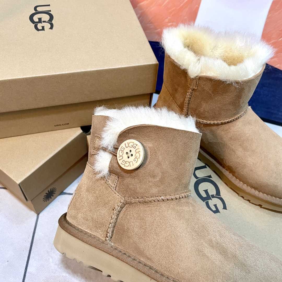 Ugg Boots - DopestKickz