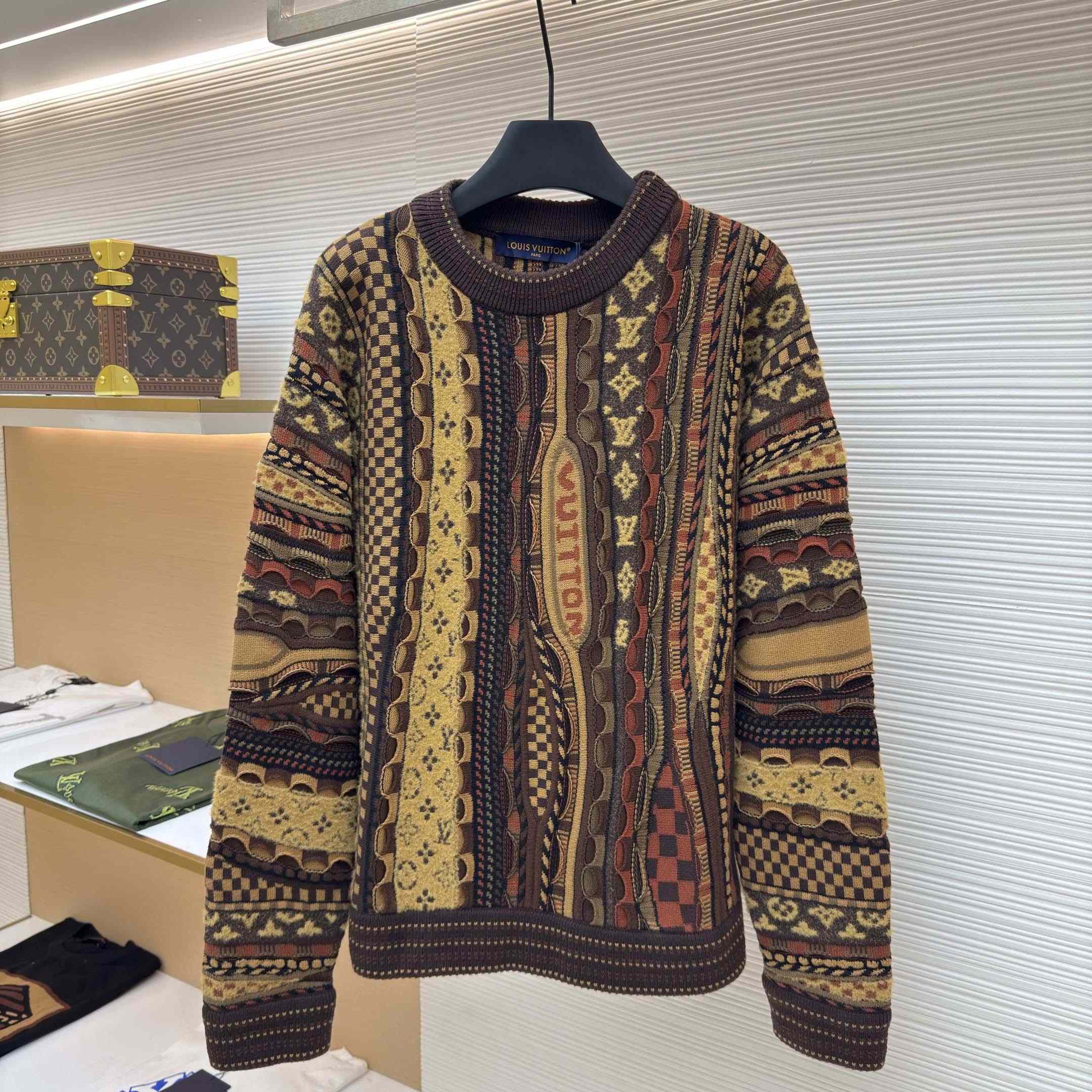 Louis Vuitton Long-Sleeved Crewneck   1AIMBI - DopestKickz