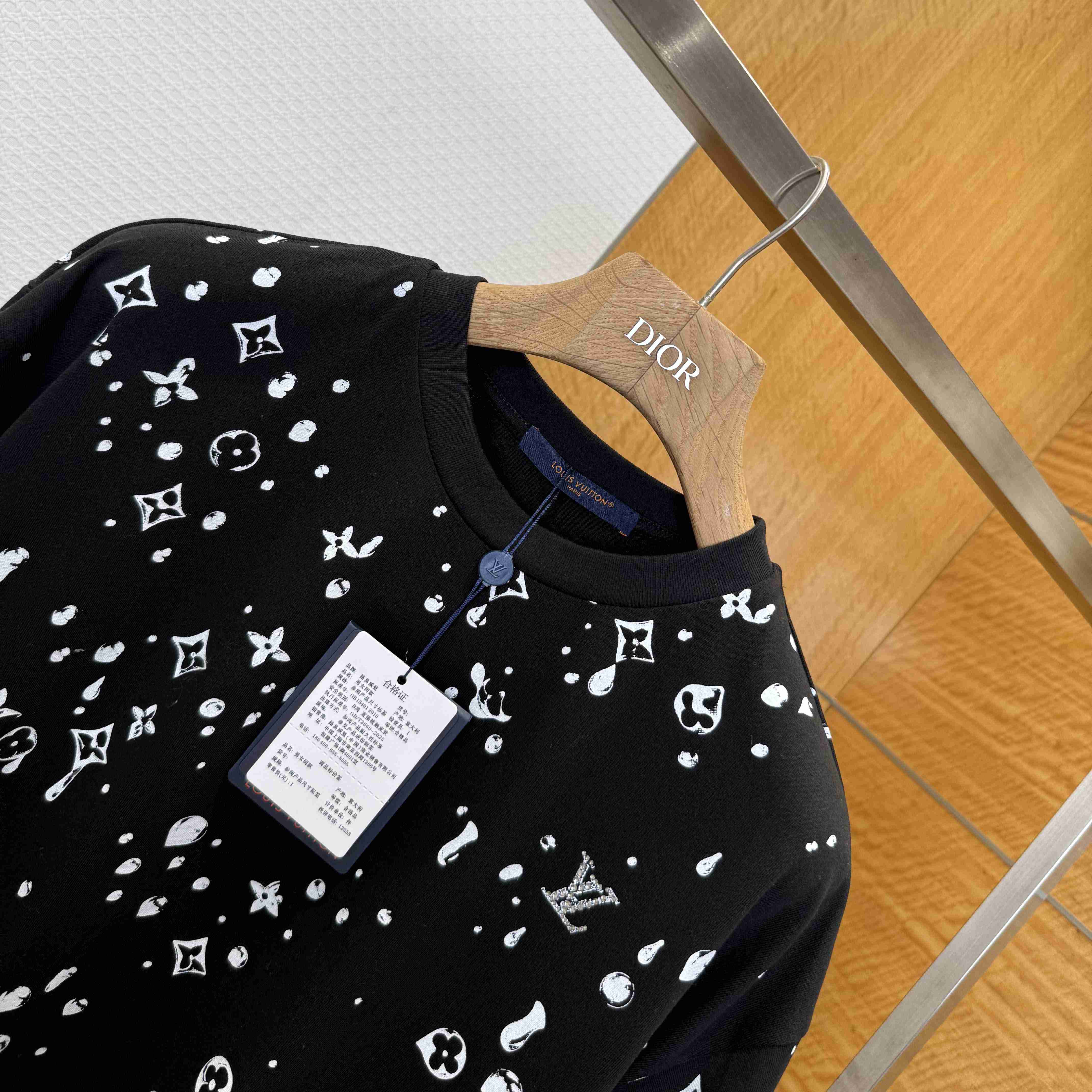 Louis Vuitton Monogram Short-Sleeved T-Shirt   1AJCBF - DopestKickz