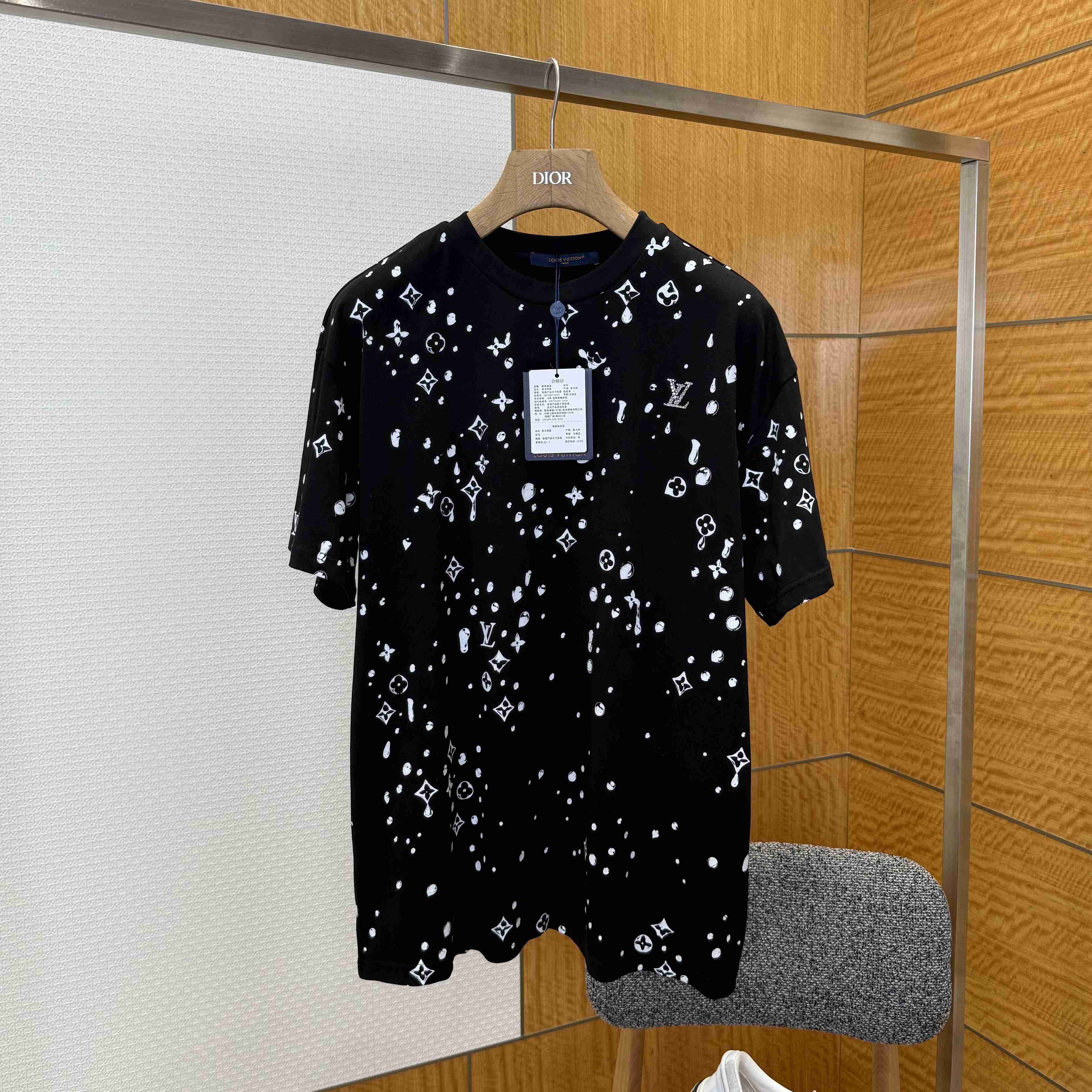 Louis Vuitton Monogram Short-Sleeved T-Shirt   1AJCBF - DopestKickz