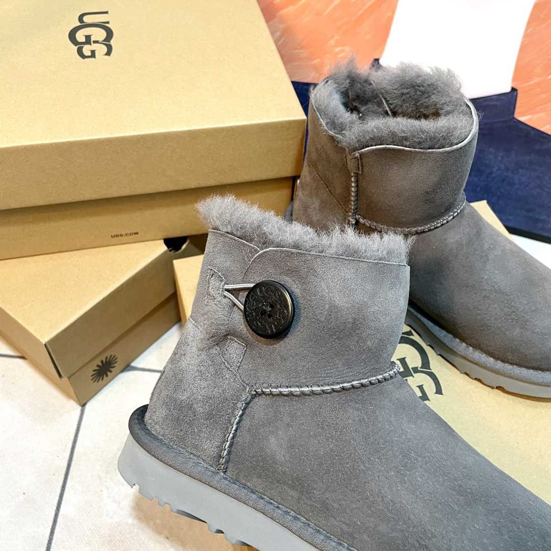 Ugg Boots - DopestKickz