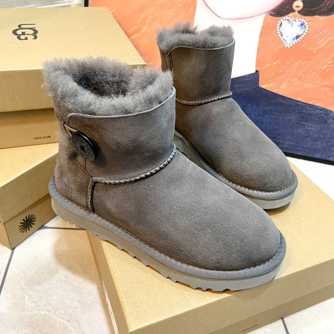 Ugg Boots - DopestKickz