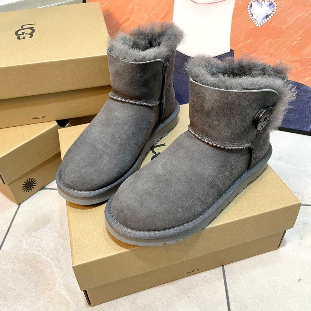 Ugg Boots - DopestKickz