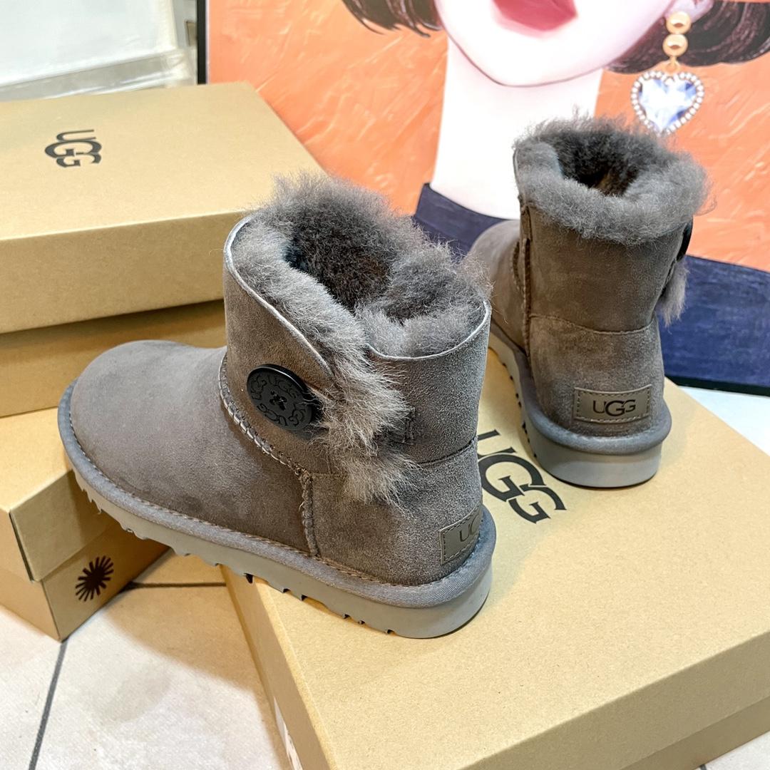 Ugg Boots - DopestKickz