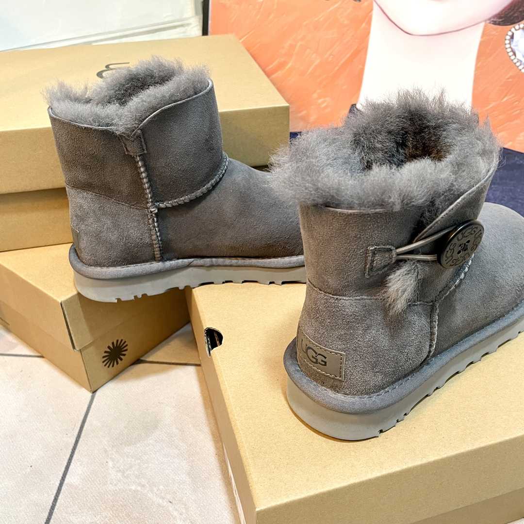 Ugg Boots - DopestKickz