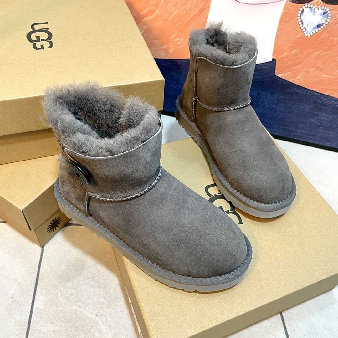Ugg Boots - DopestKickz