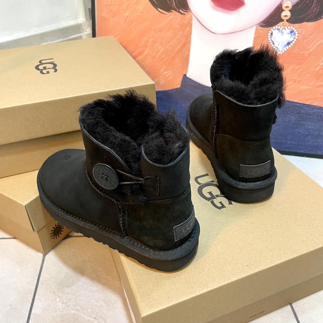 Ugg Boots - DopestKickz