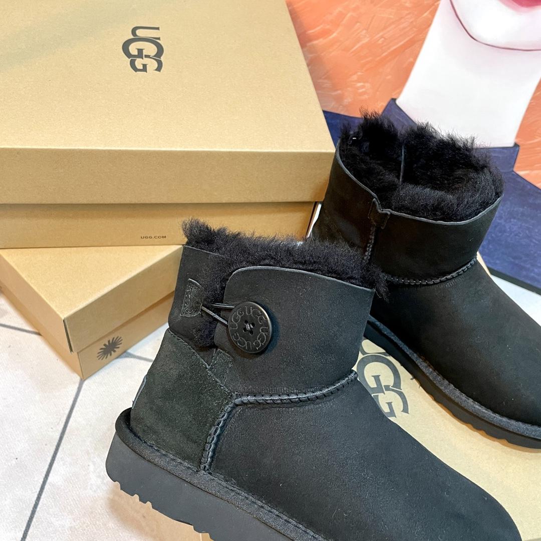 Ugg Boots - DopestKickz