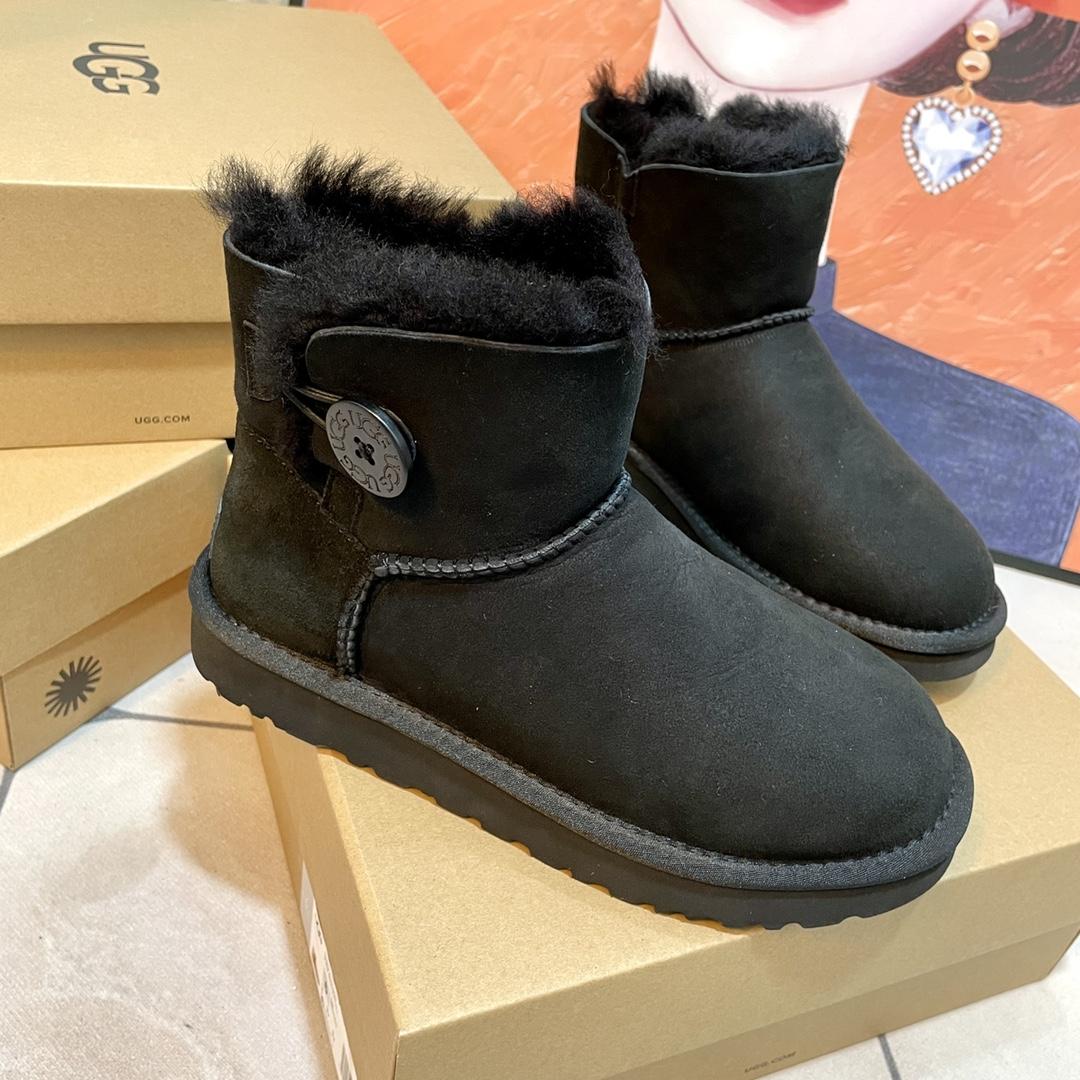 Ugg Boots - DopestKickz