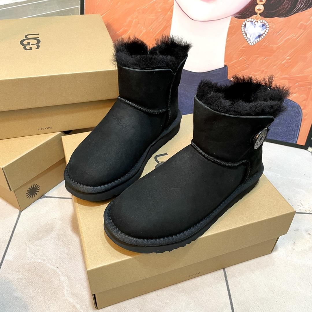 Ugg Boots - DopestKickz