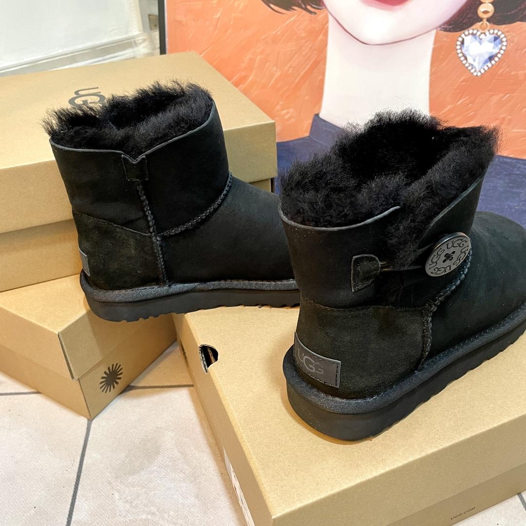 Ugg Boots - DopestKickz