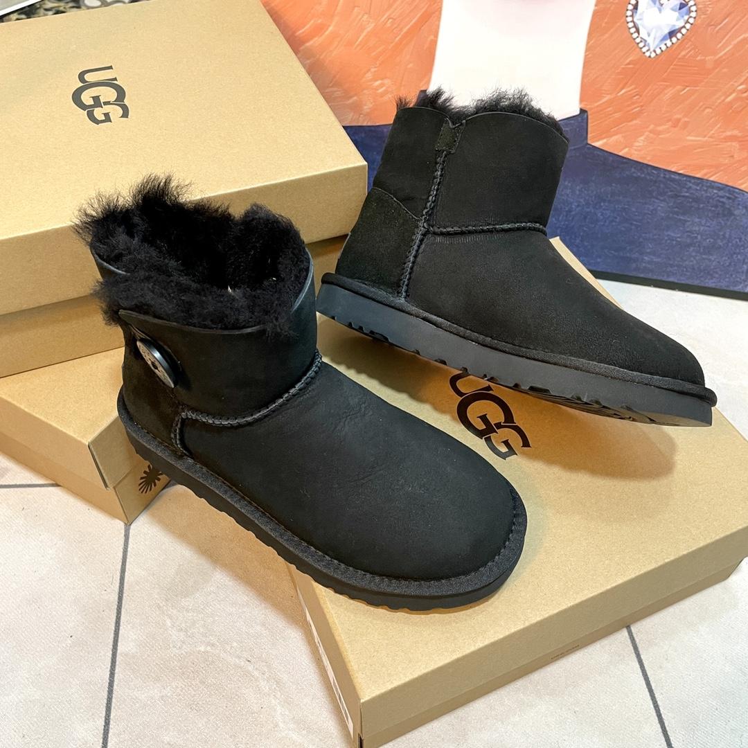 Ugg Boots - DopestKickz
